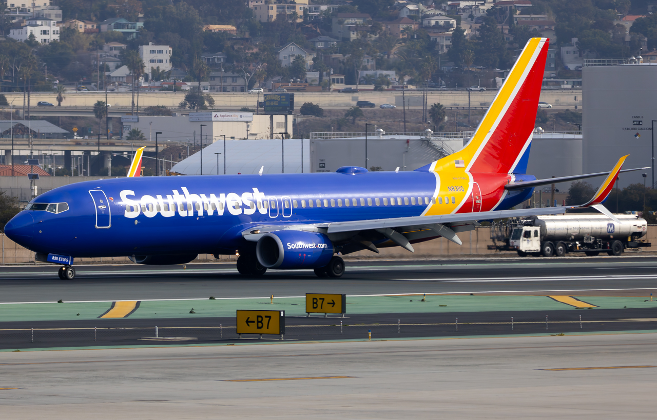 Full size: Southwest Airlines Boeing 737-800 N8311Q at San Diego International Airport