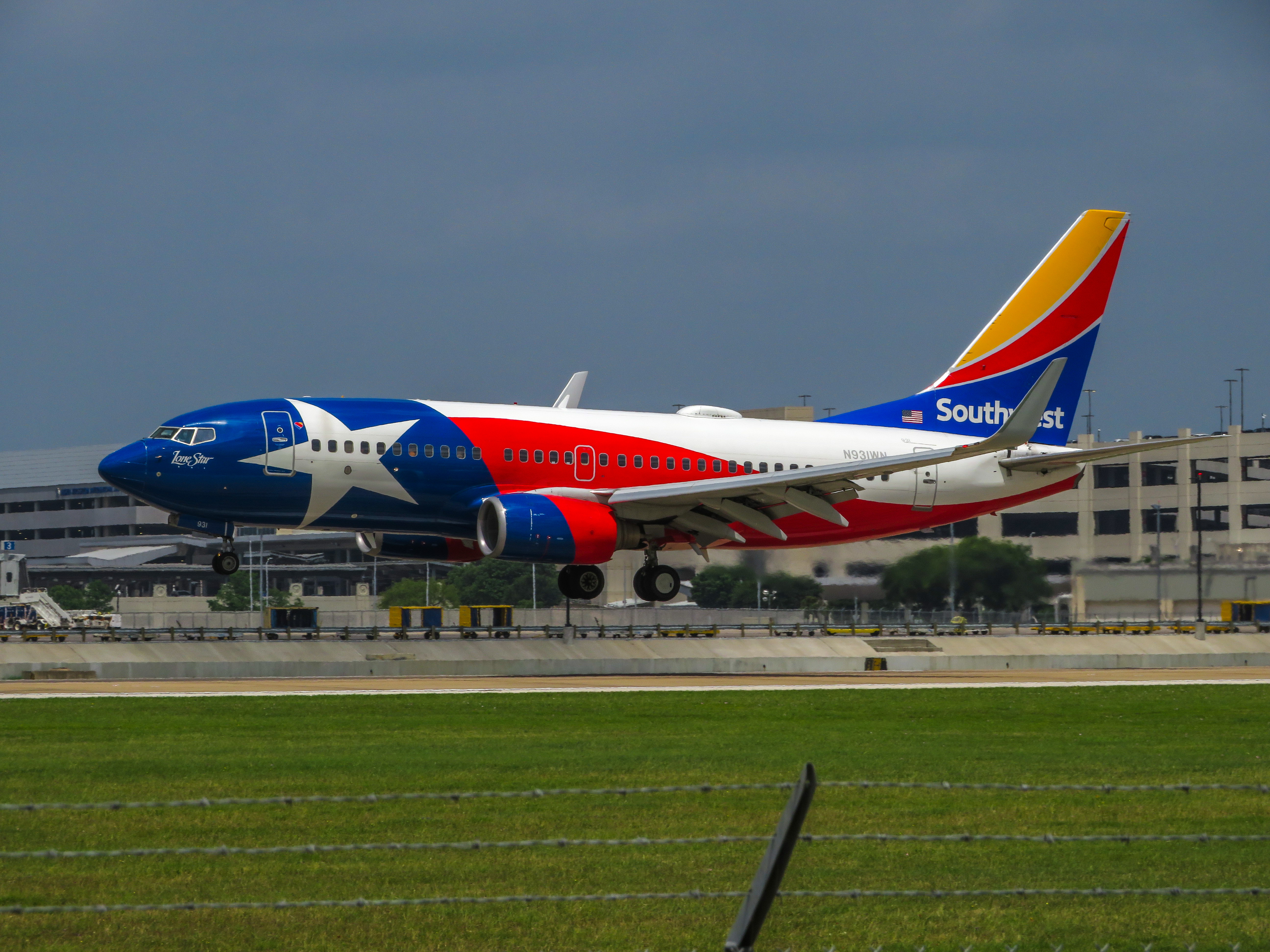 Full size: Southwest Boeing 737-700 N931WN at Austin-Bergstrom International Airport