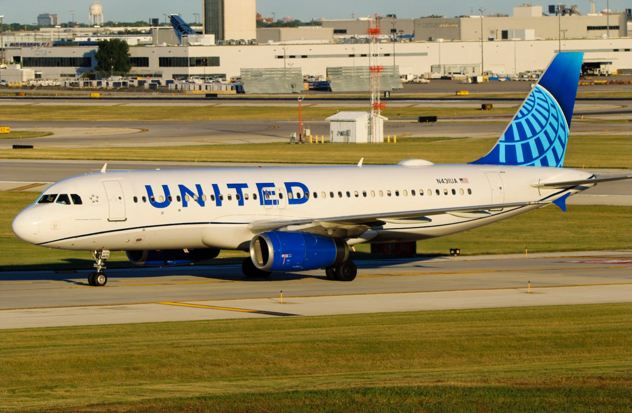 Full size: United Airlines Airbus A320 N431UA at Chicago O'Hare International Airport