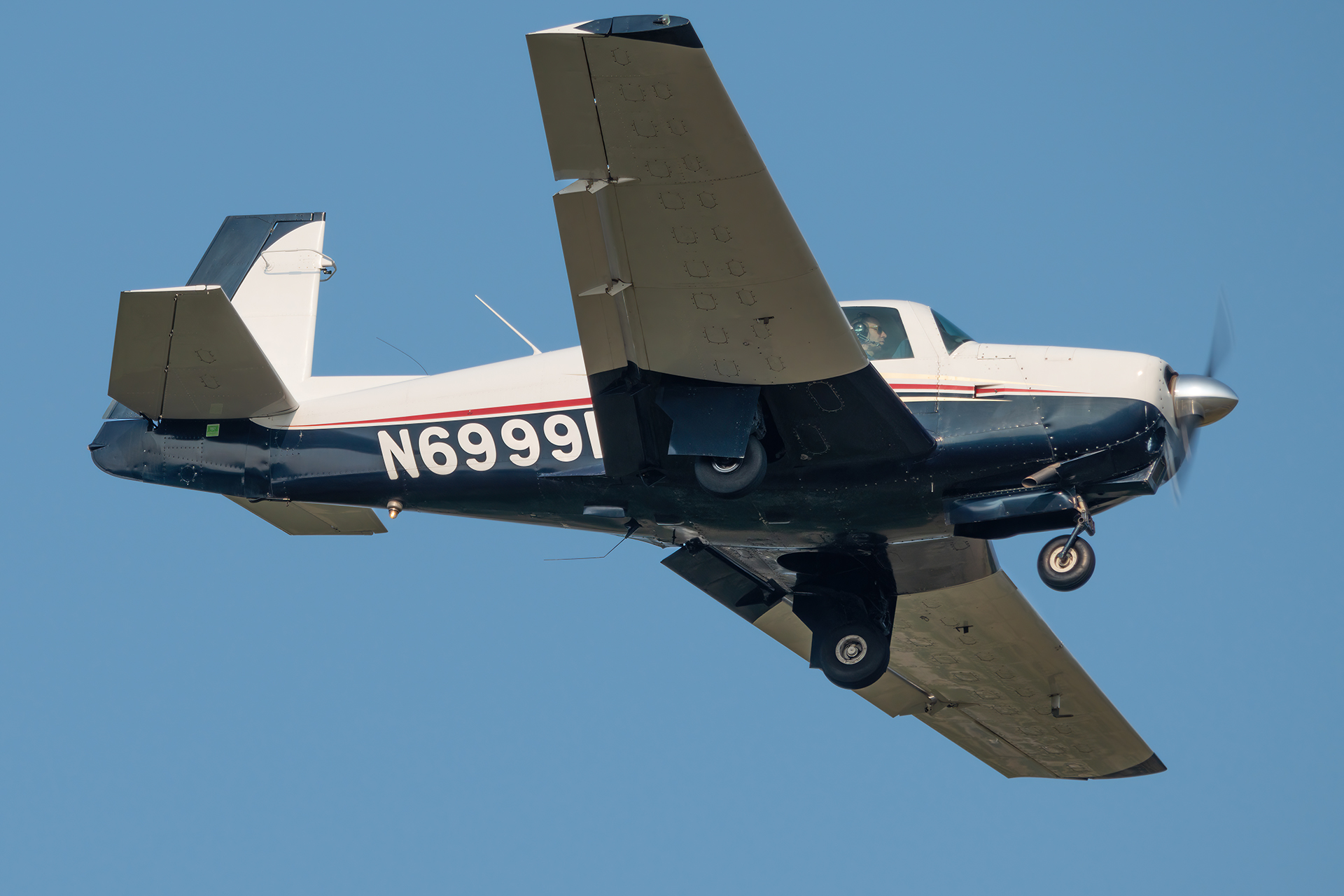 Full size: PRIVATE Mooney M20 N6999D at Washington Dulles International Airport