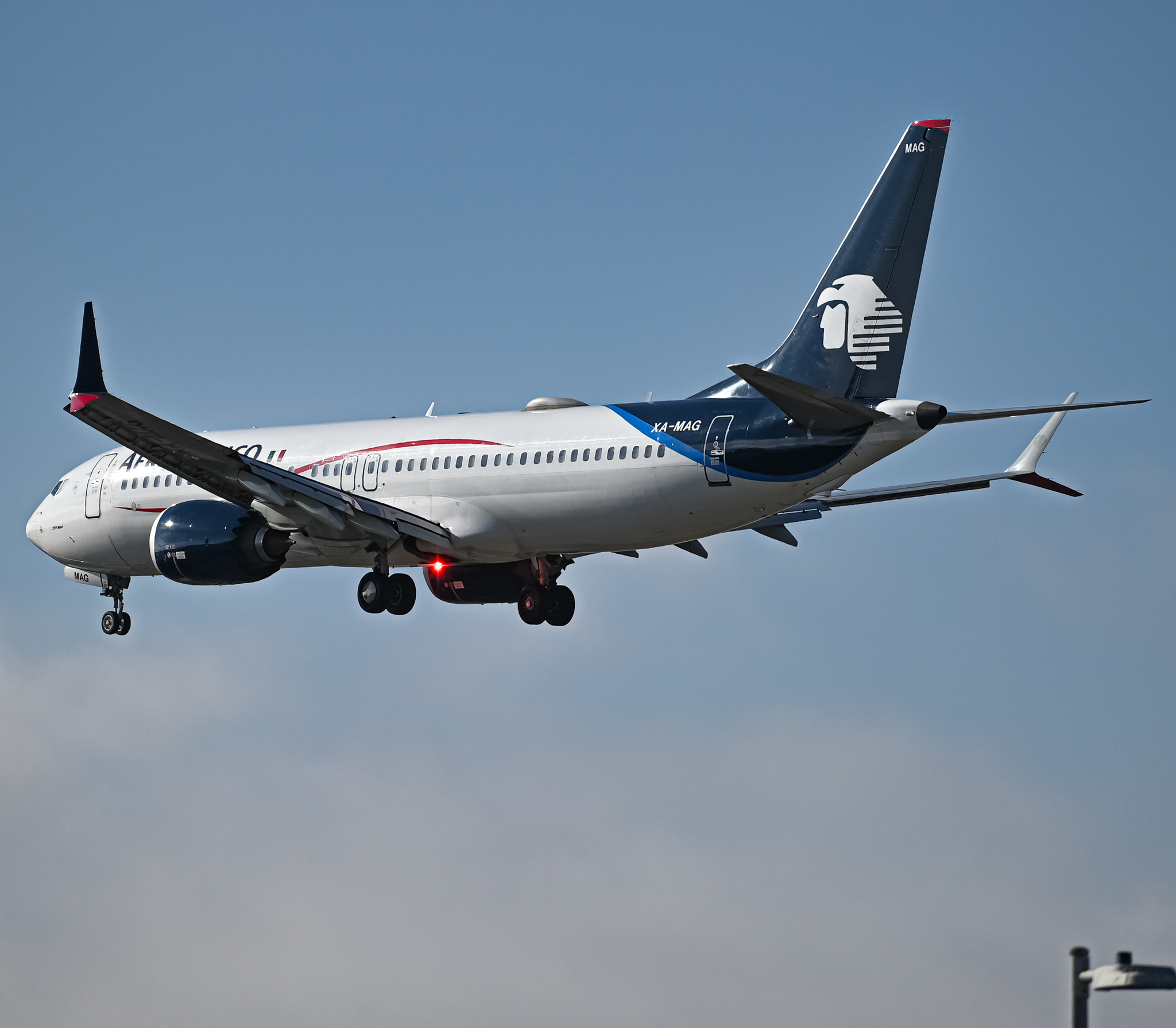 Full size: Aeromexico Boeing 737 MAX 8 XA-MAG at Los Angeles International Airport