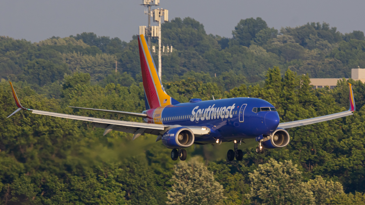 Full size: Southwest Airlines Boeing 737-700 N7888A at John Glenn Columbus International Airport