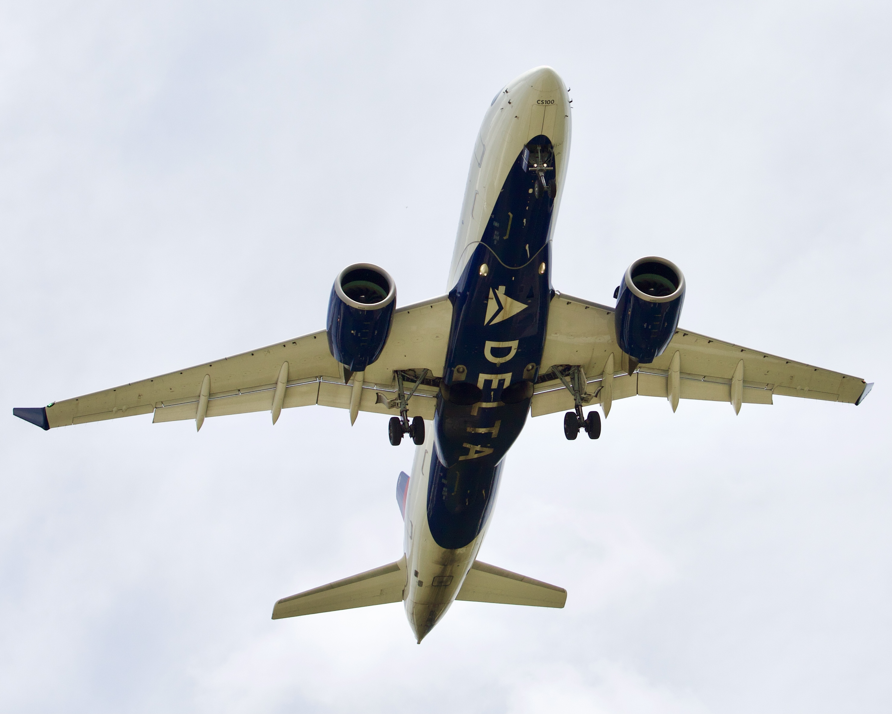 Full size: Delta Airlines Airbus A220-100 N139DU at Houston-George Bush Intercontinental Airport