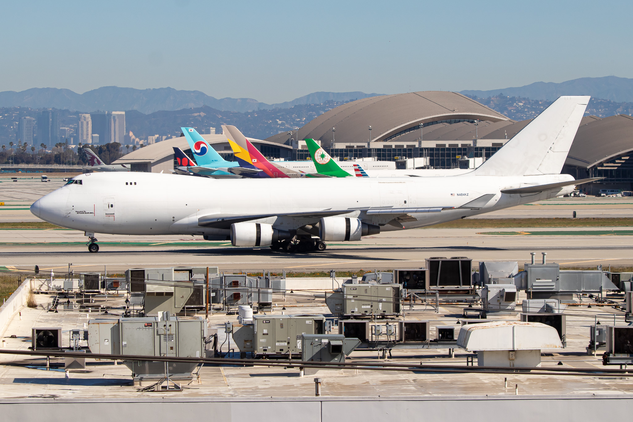 Full size: Atlas Air Boeing 747-400F N404KZ at Los Angeles International Airport