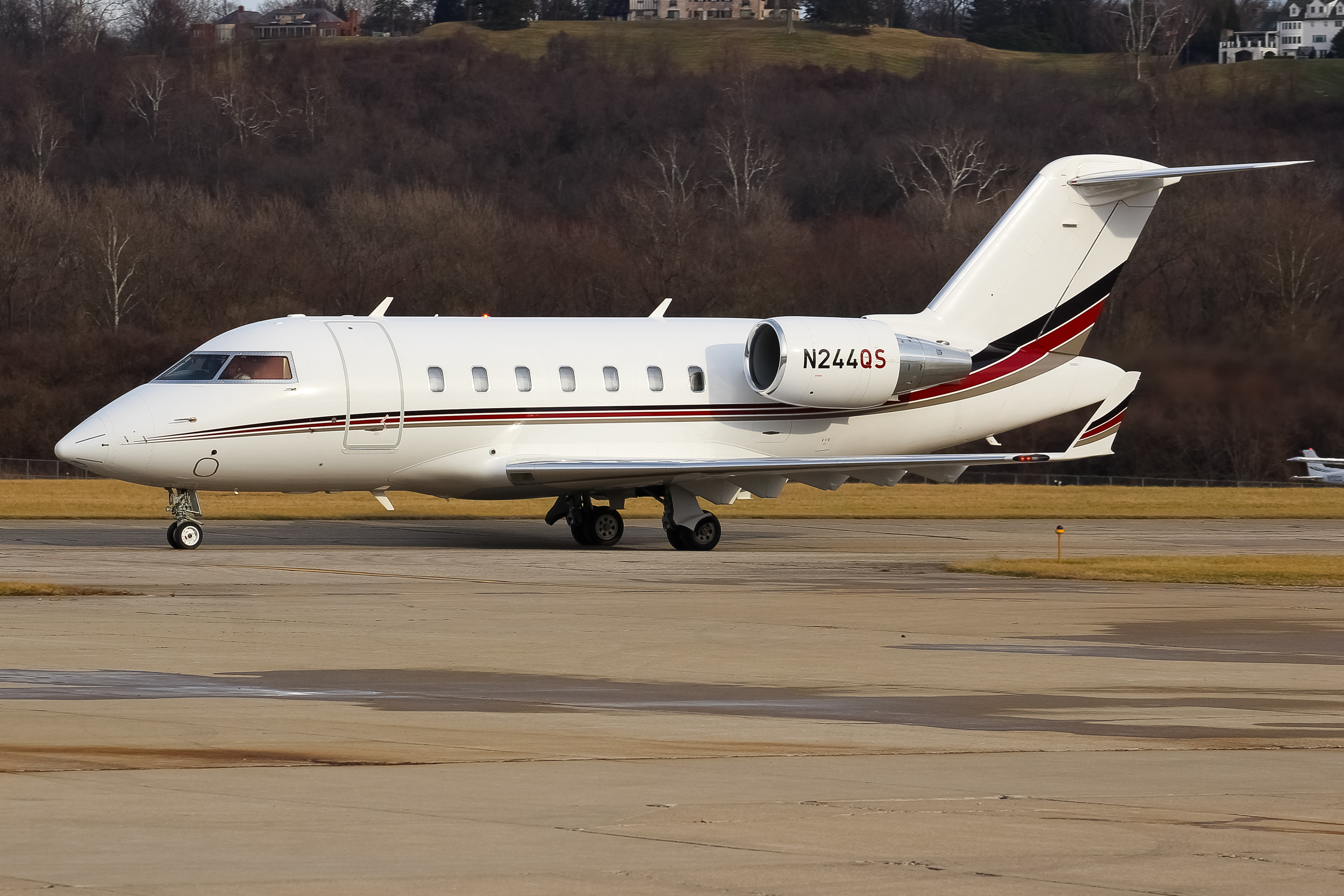 Full size: NetJets Bombardier Challenger 604 N244QS at Cincinnati Municipal Airport/Lunken Field