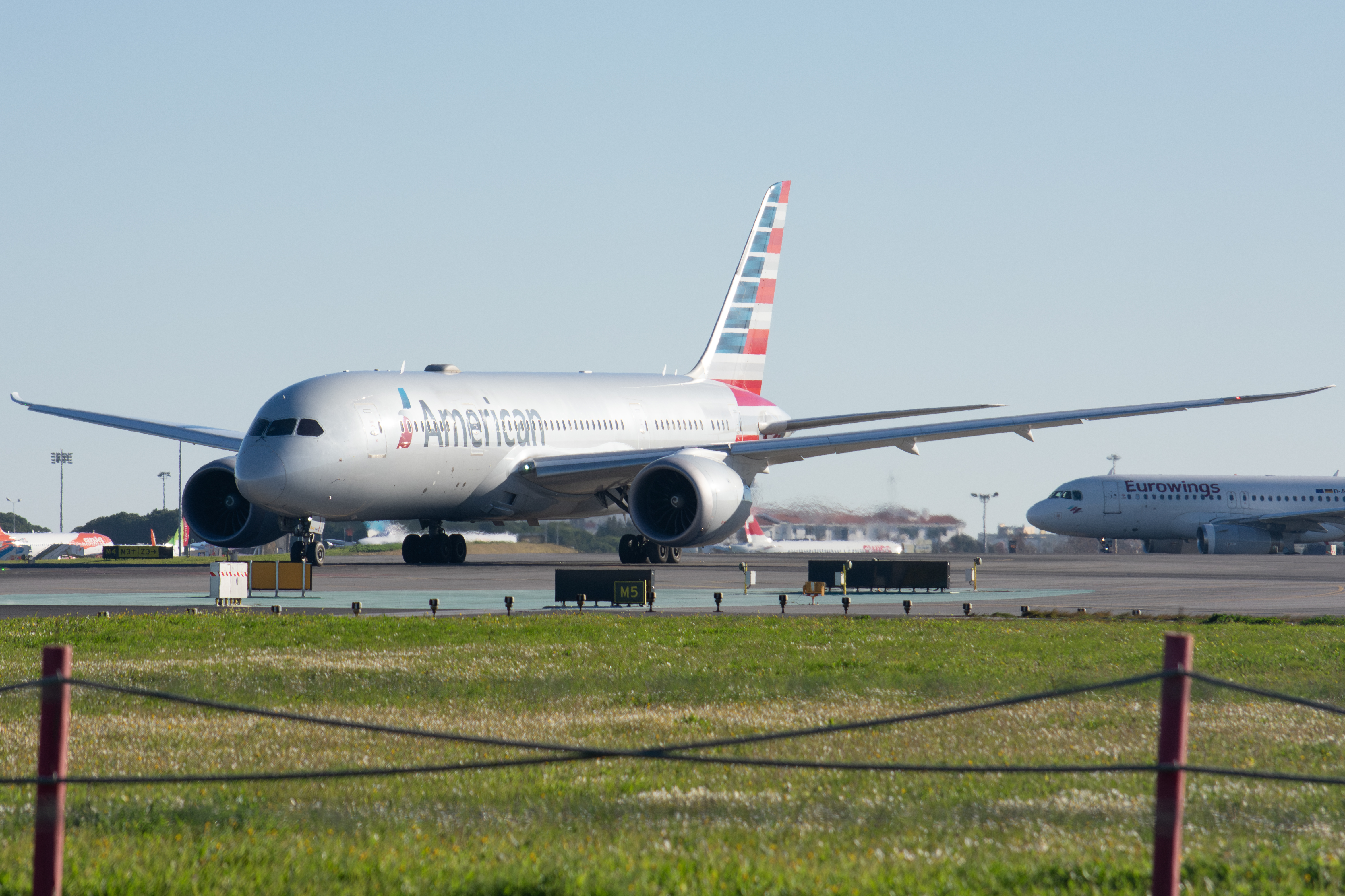 Full size: American Airlines Boeing 787-8 N807AA at Lisbon Humberto Delgado Airport