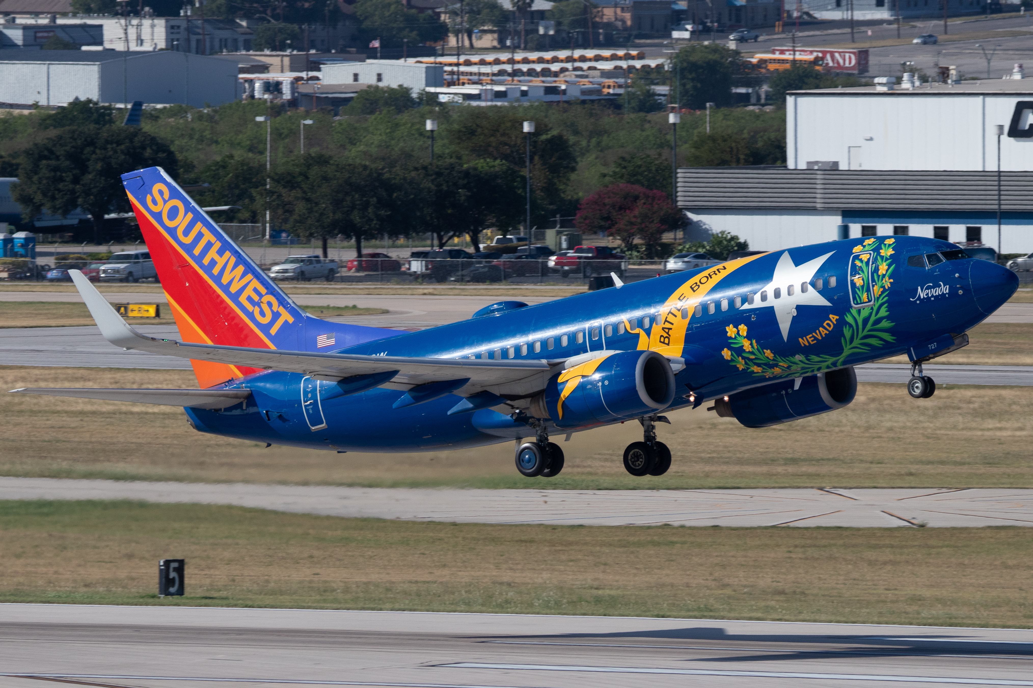 Full size: Southwest Airlines Boeing 737-700 N727SW at San Antonio International Airport