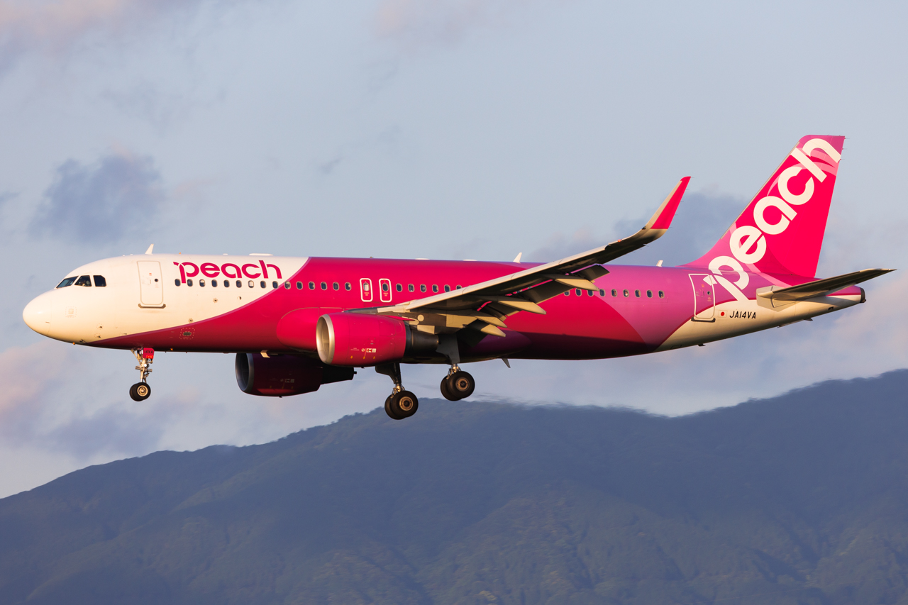 Full size: Peach Airbus A320 JA14VA at Fukuoka Airport