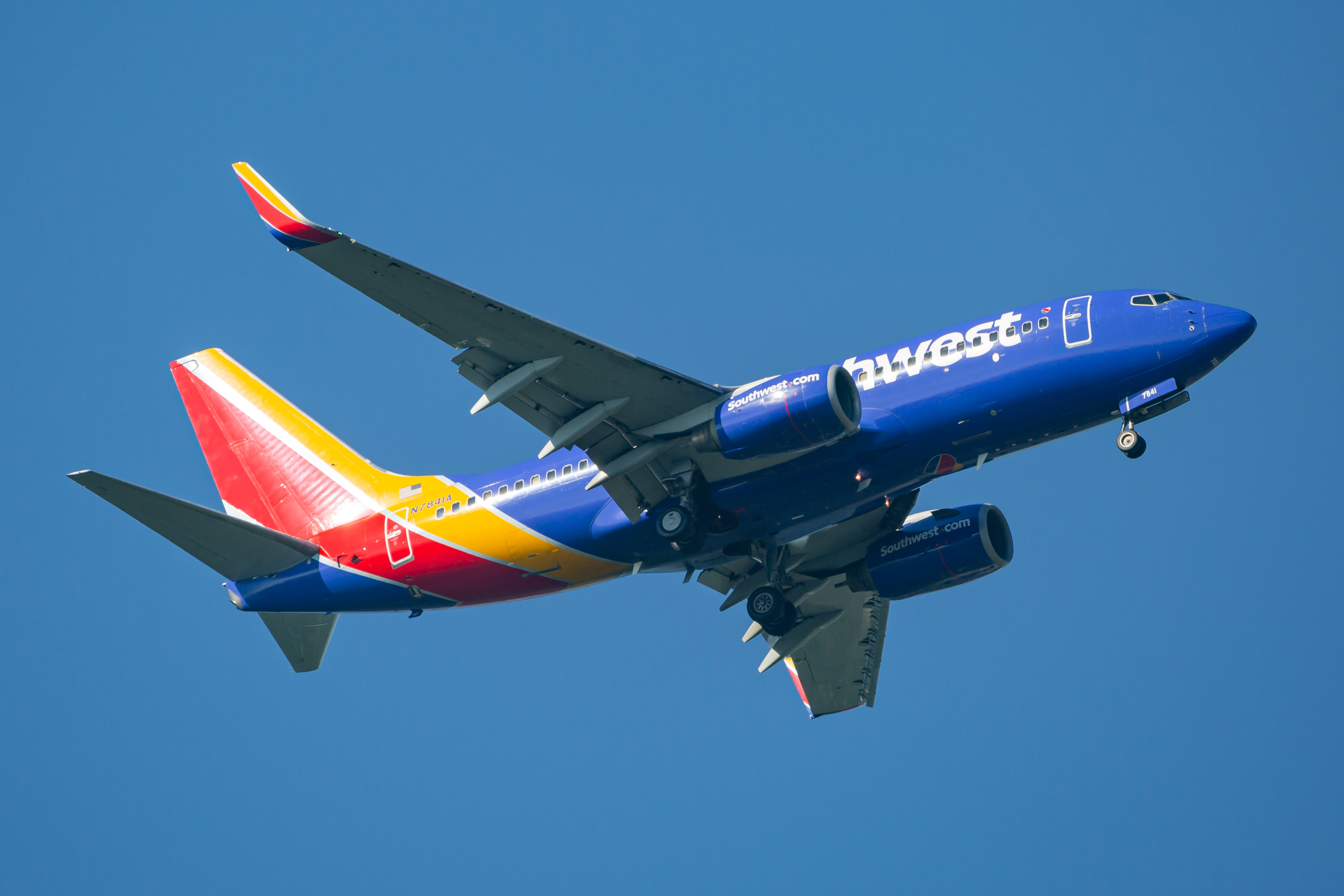 Full size: Southwest Airlines Boeing 737-700 N7841A at Baltimore/Washington International Thurgood Marshall Airport