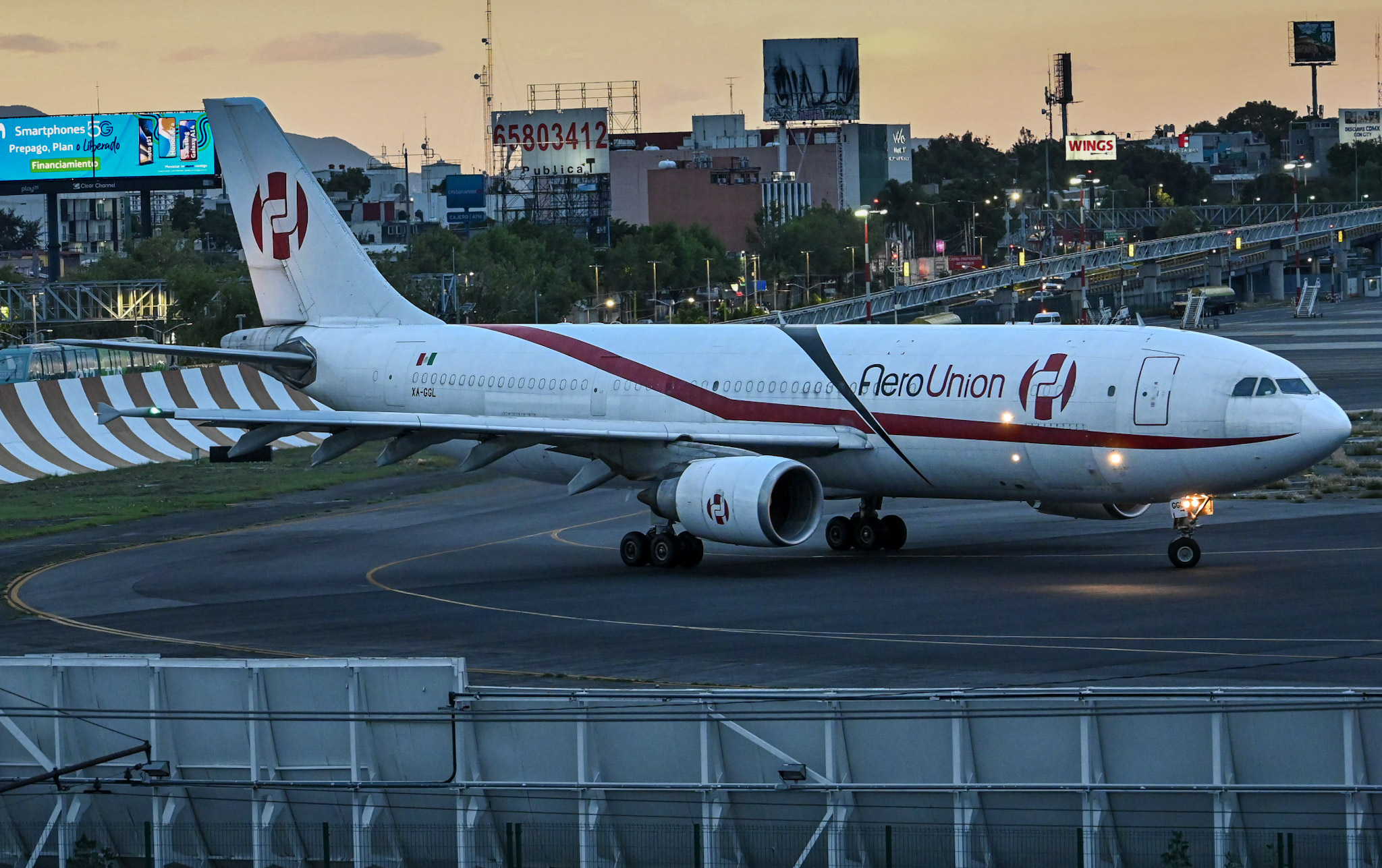 Full size: AeroUnion Airbus A300F-600 XA-GGL at Mexico City International Airport