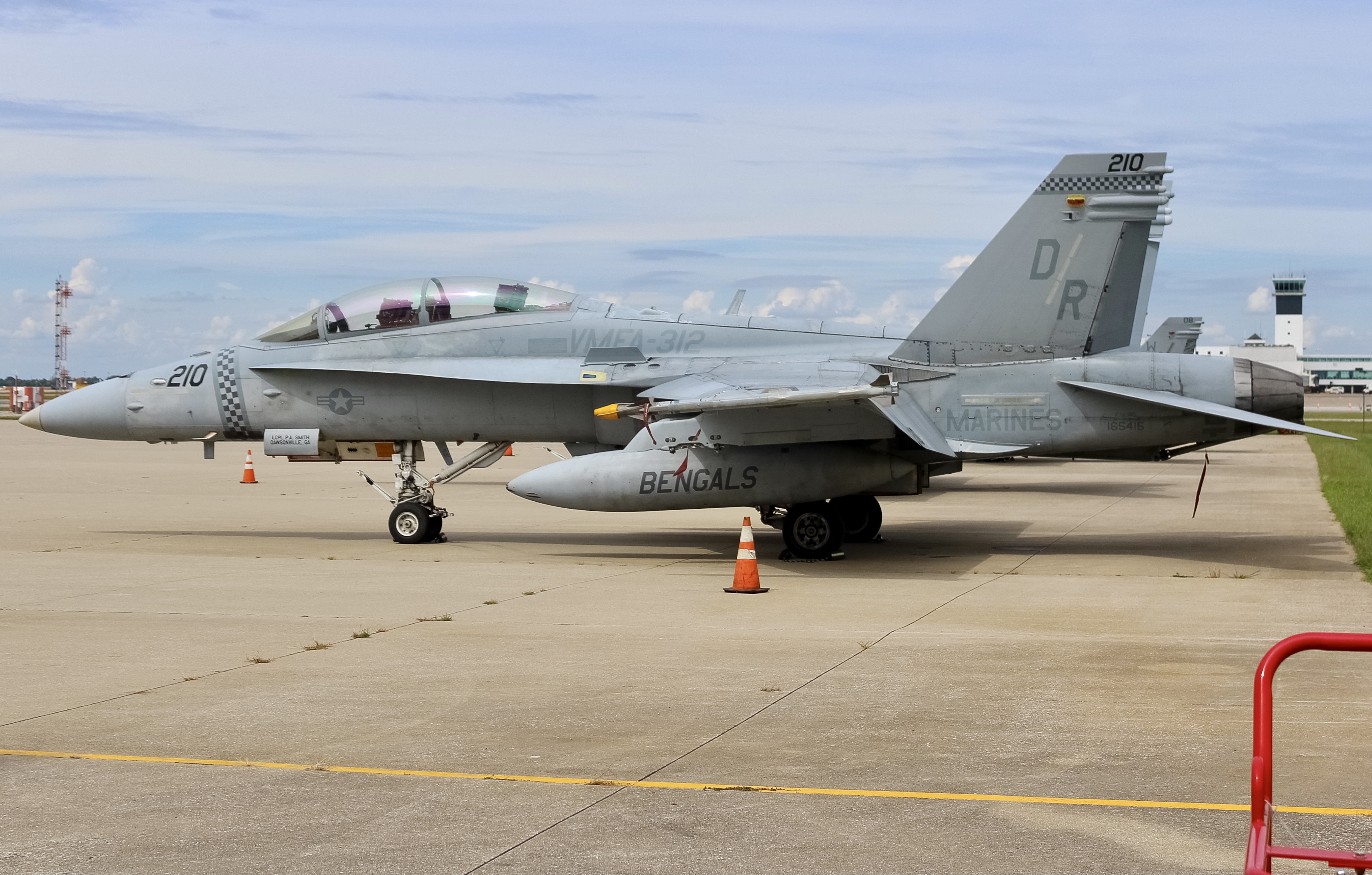 Full size: USMC - United States Marine Corp Boeing F/A-18E/F Super Hornet 165415 at Cincinnati/Northern Kentucky International Airport