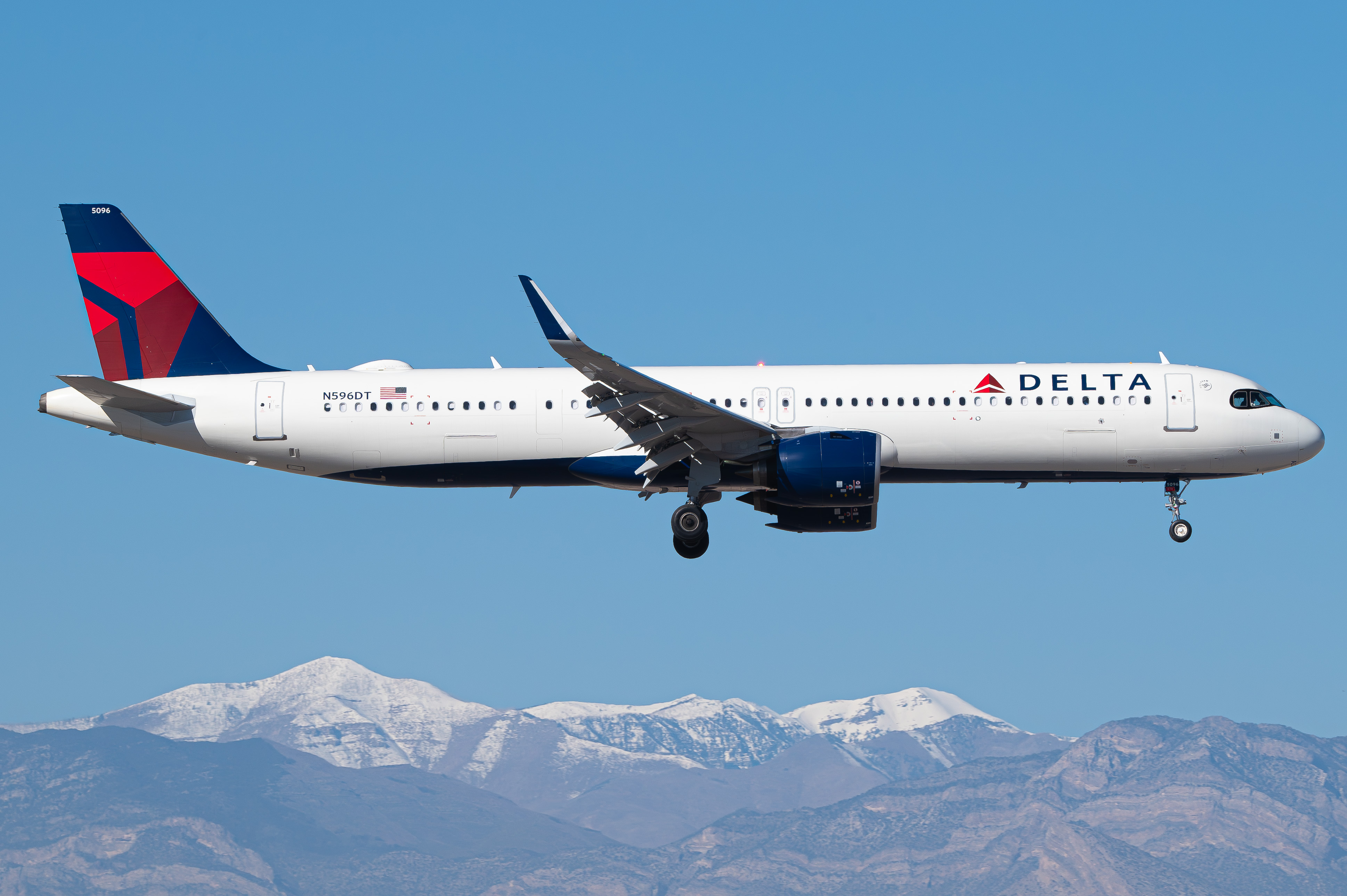 Full size: Delta Airlines Airbus A321NEO N596DT at Harry Reid International Airport