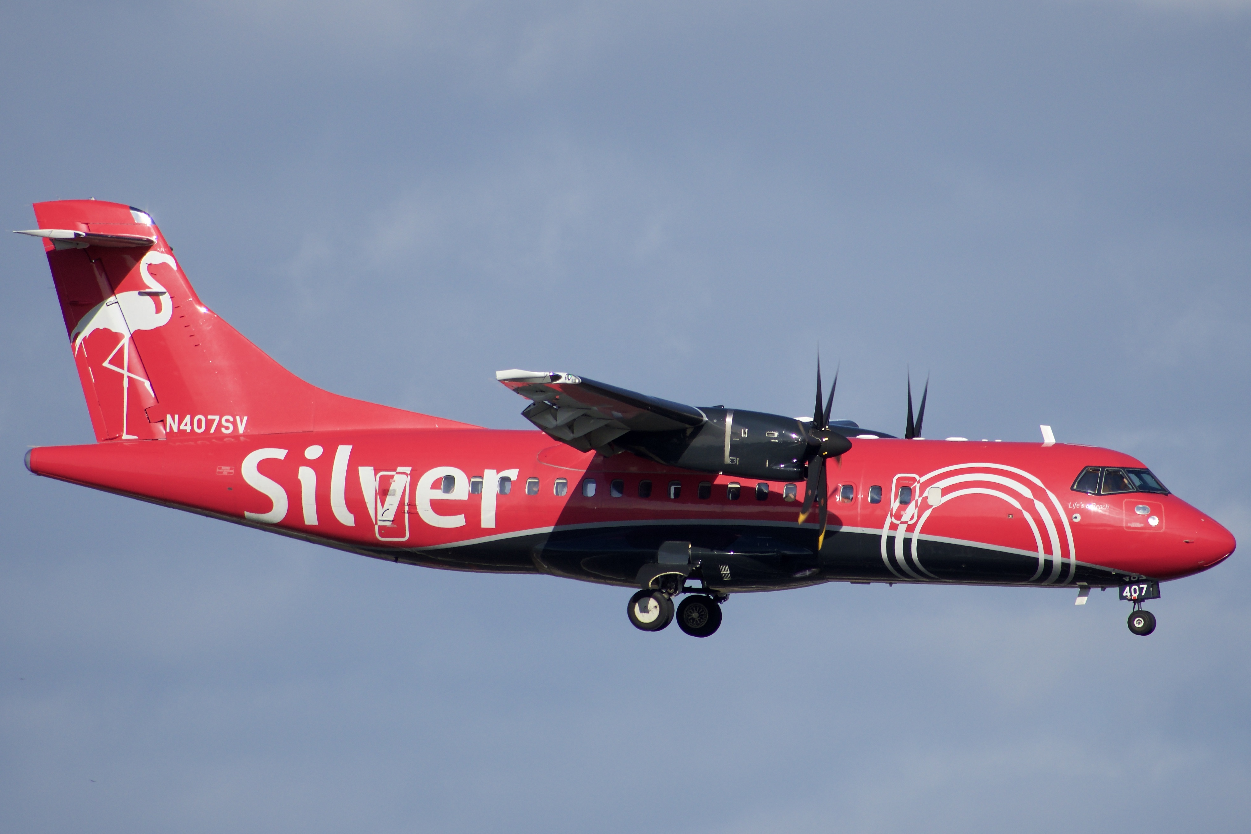 Full size: Silver Airways ATR 42-600 N407SV at Orlando International Airport