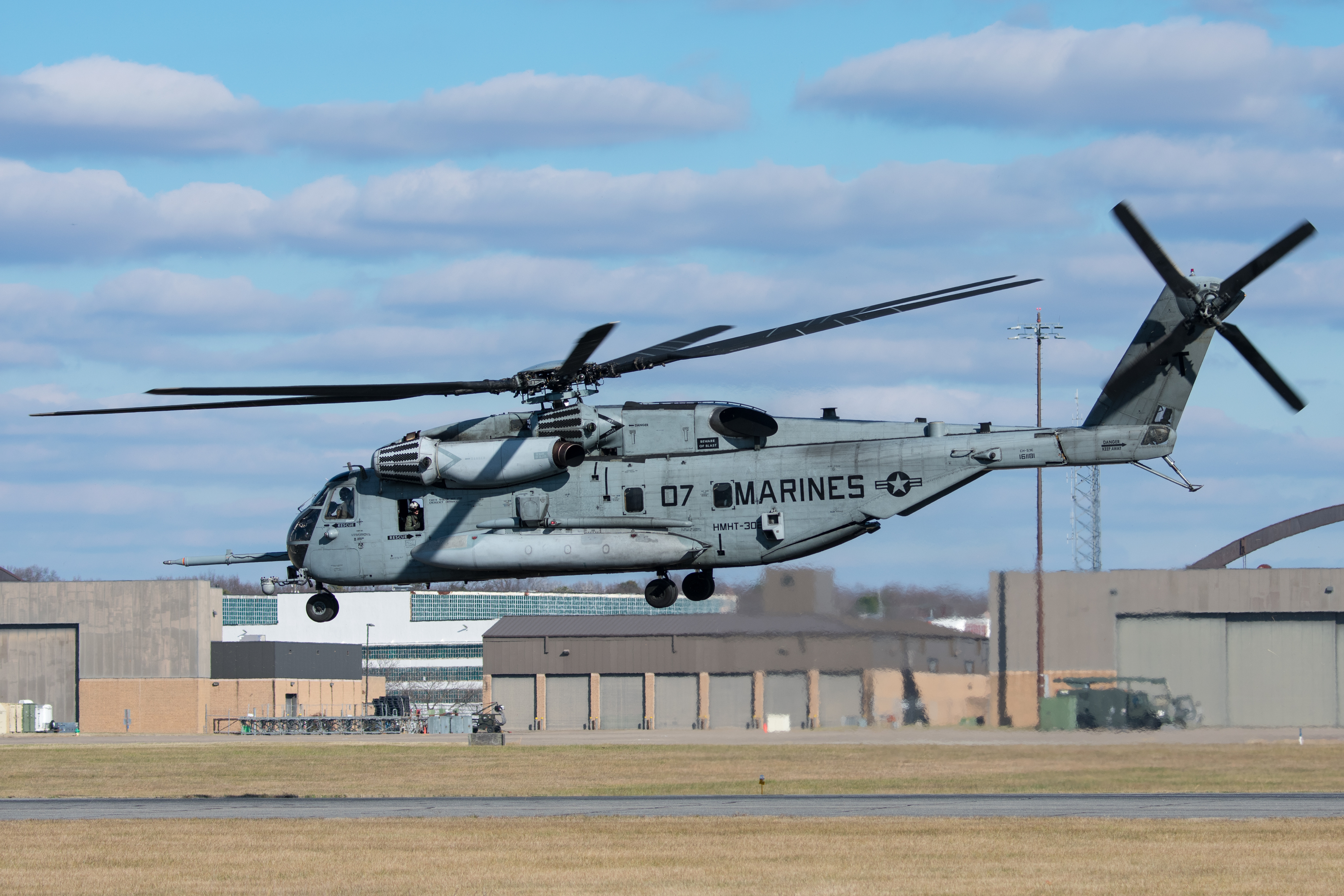 Full size: USMC - United States Marine Corp Sikorsky CH-53E Super Stallion 161181 at Martin State Airport