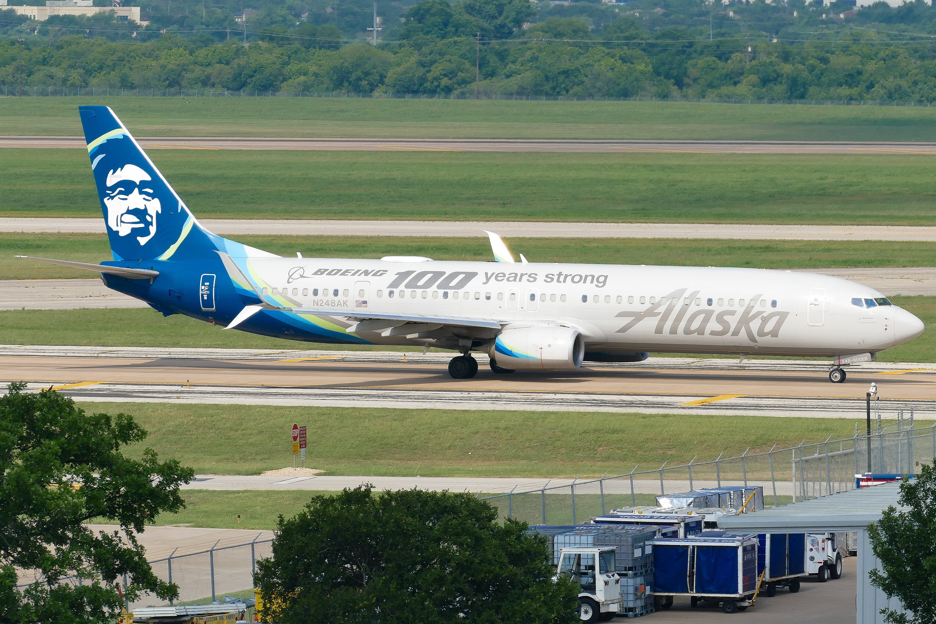 Full size: Alaska Airlines Boeing 737-900ER N248AK at Austin-Bergstrom International Airport