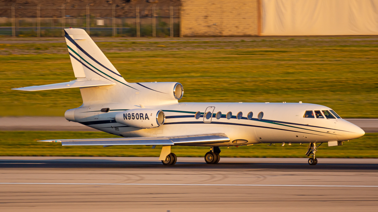 Full size: PRIVATE Dassault Falcon 50 N950RA at John Glenn Columbus International Airport