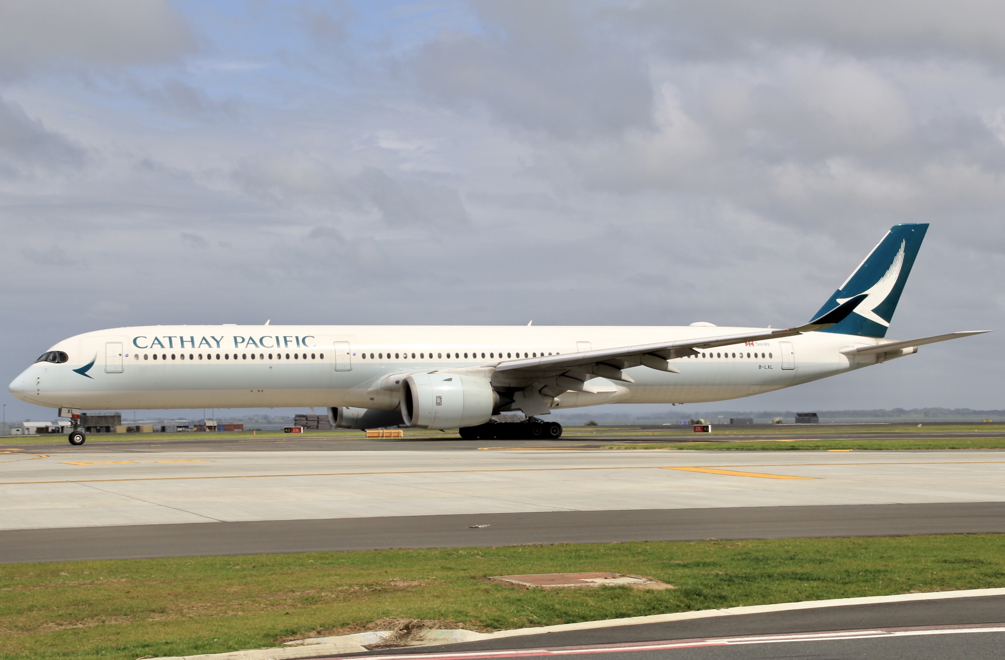 Full size: Cathay Pacific Airbus A350-1000 B-LXL at Auckland International Airport