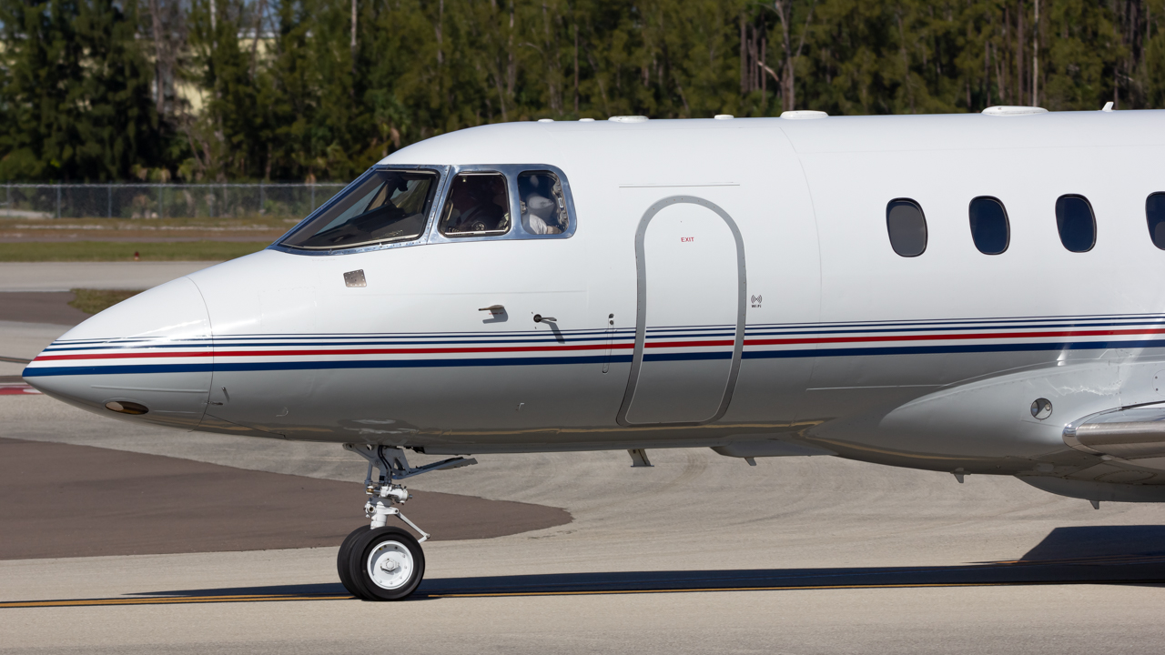 Full size: PRIVATE Hawker Beechcraft 800XP N984CE at Naples Municipal Airport