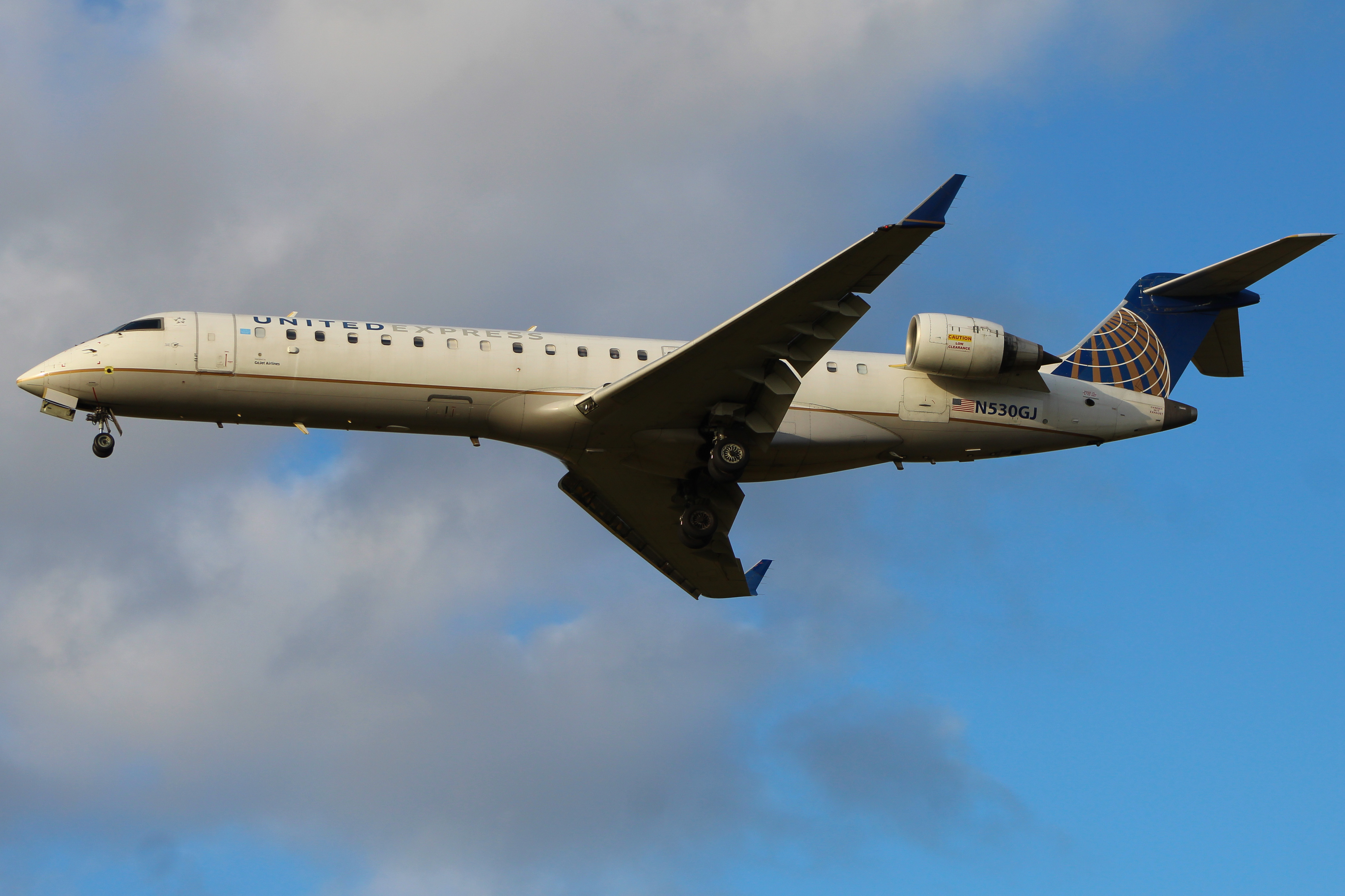 Full size: United Express Mitsubishi CRJ-550 N530GJ at Cincinnati/Northern Kentucky International Airport