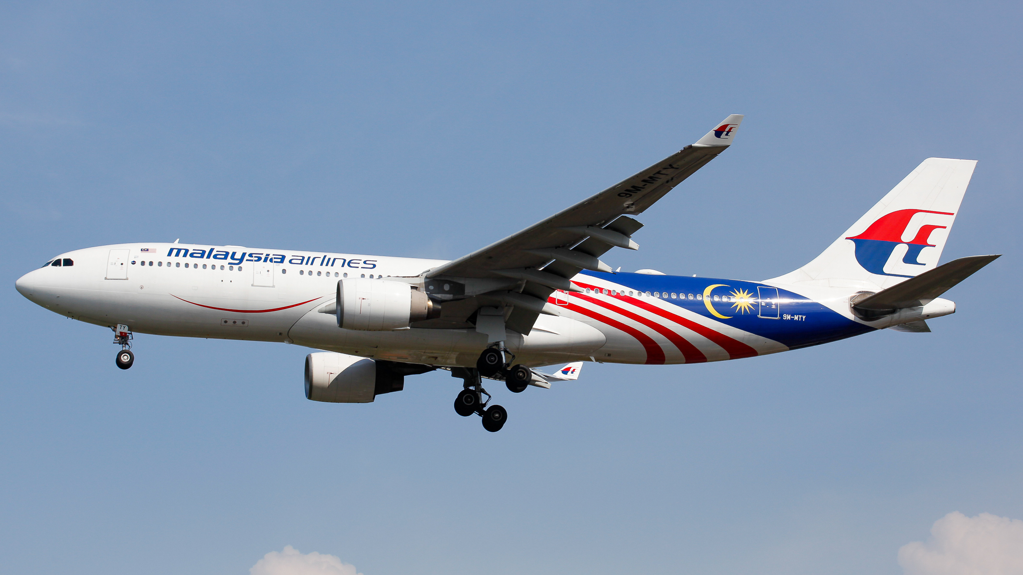 Full size: Malaysia Airlines Airbus A330-200 9M-MTY at Jakarta Soekarno Hatta International Airport