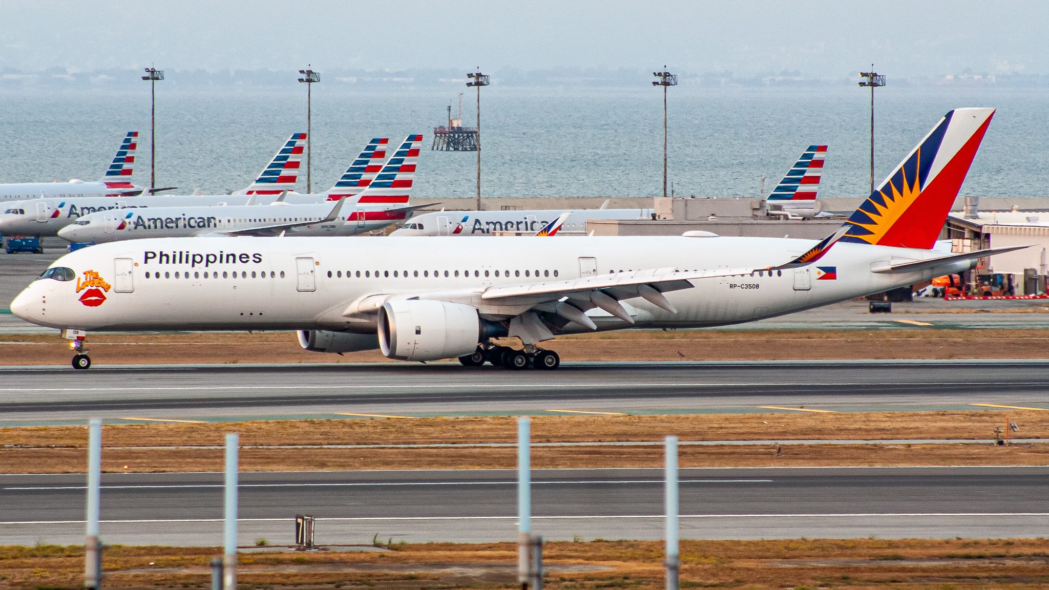 Full size: Philippine Airlines Airbus A350-900 RP-C3508 at San Francisco International Airport