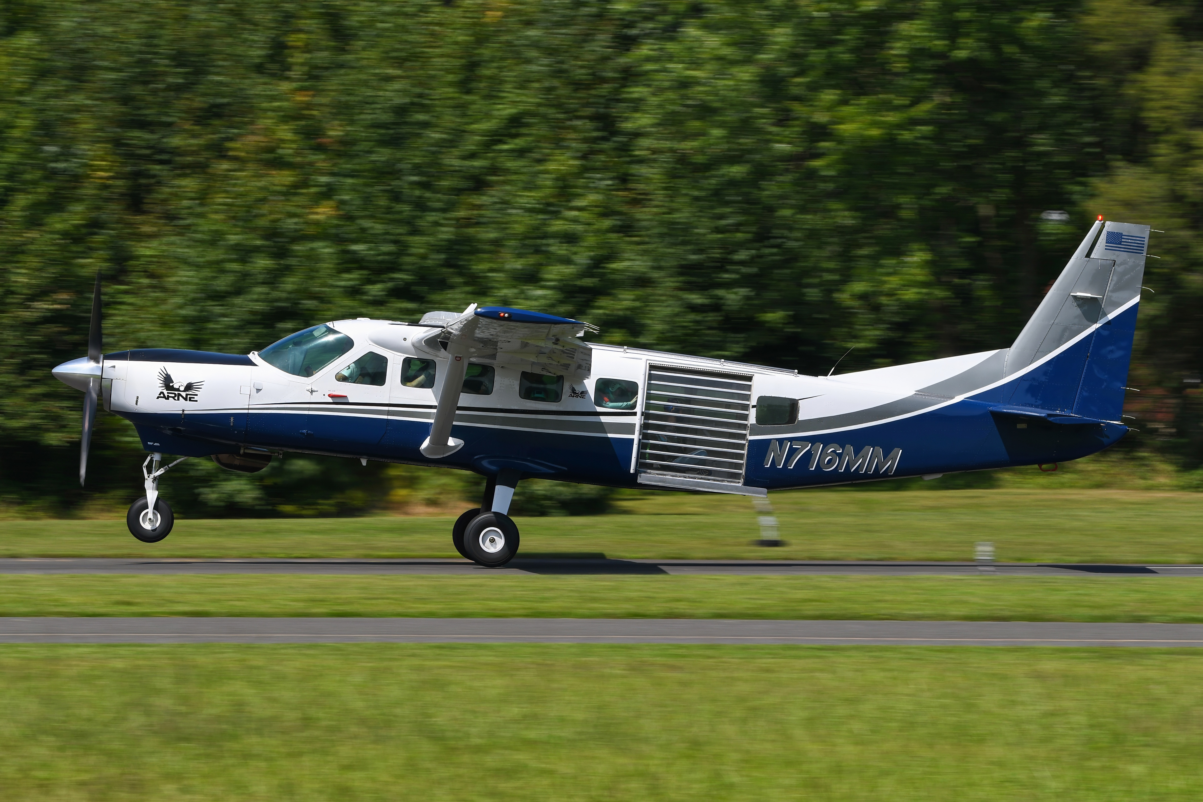 Full size: PRIVATE Cessna 208 Grand Caravan N716MM at Cross Keys Airport