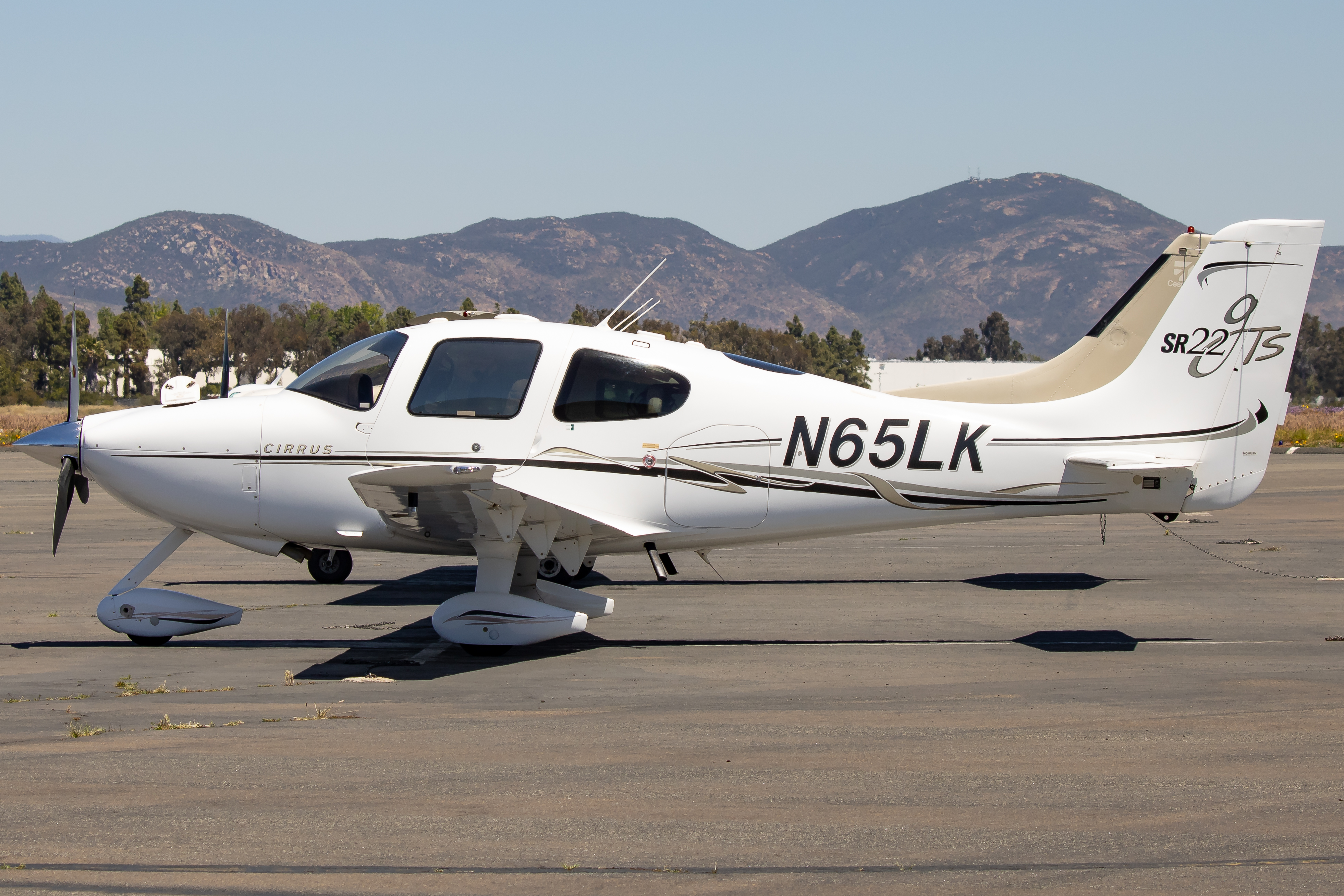 Full size: PRIVATE Cirrus SR22 N65LK at Montgomery-Gibbs Executive Airport