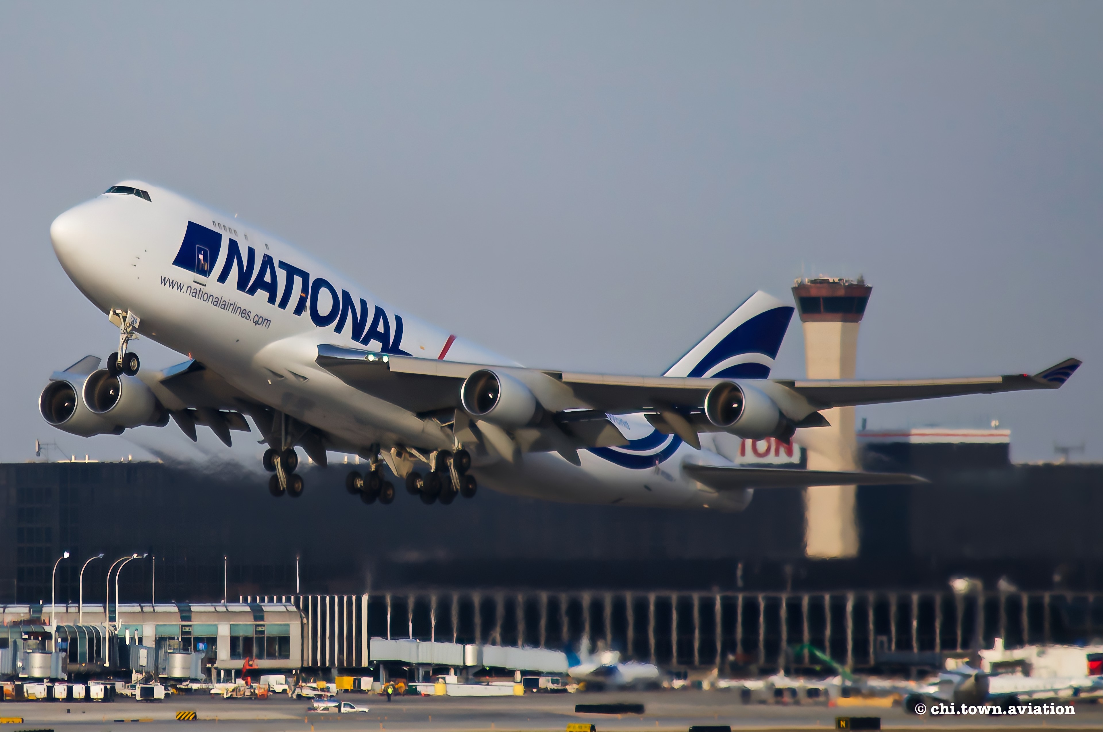Full size: National Airlines Boeing 747-400 N729CA at Chicago O'Hare International Airport