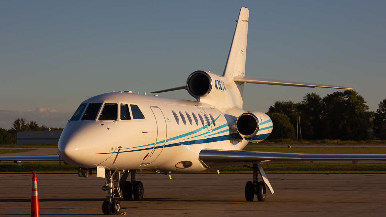 Full size: PRIVATE Dassault Falcon 50 N752JC at Delaware Municipal Airport
