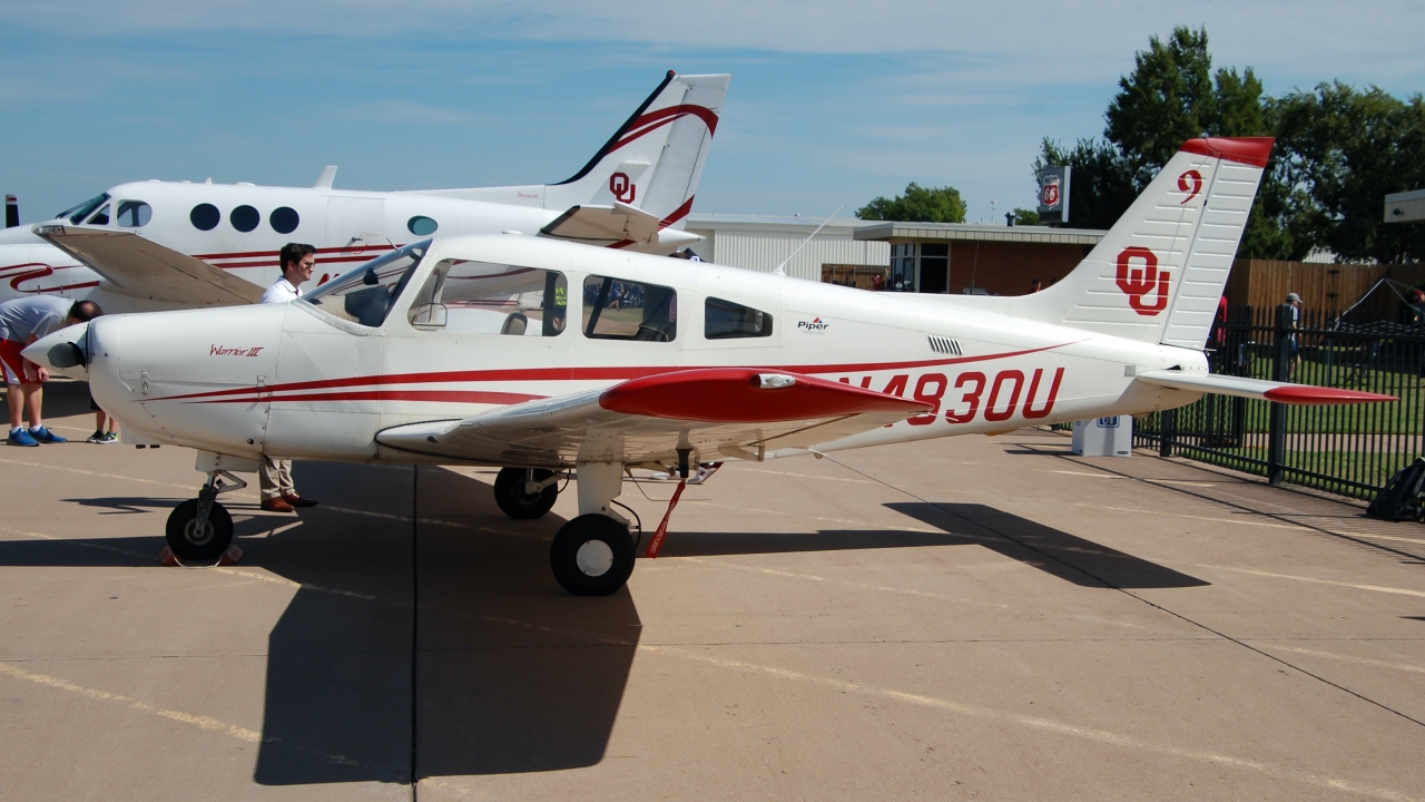 Full size: University of Oklahoma Piper PA-28 N483OU at Norman University of Oklahoma Westheimer Airport