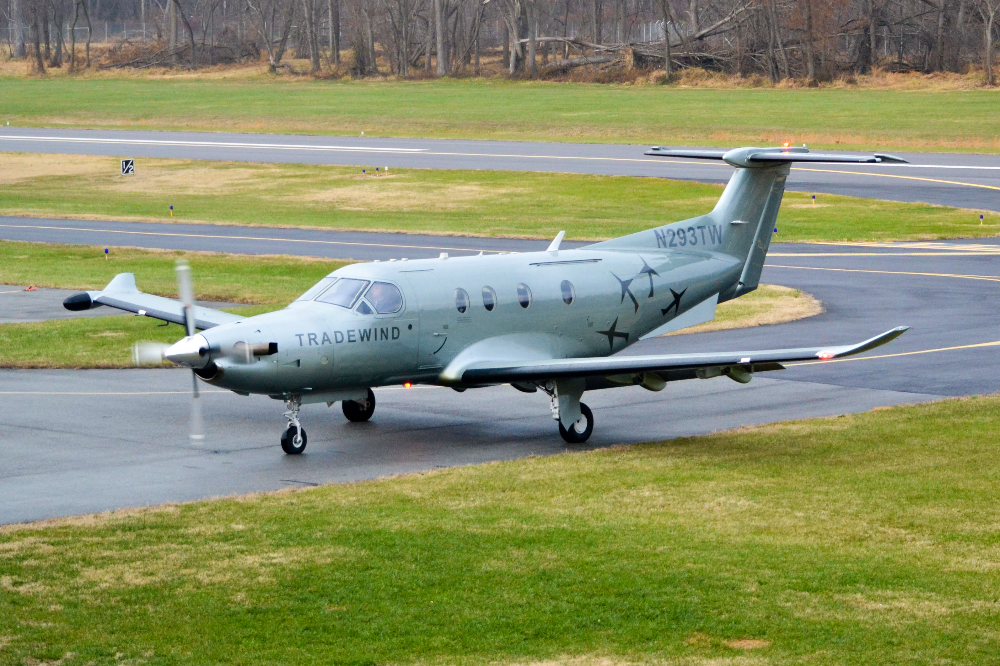 Full size: Tradewind Aviation Pilatus PC-12 N293TW at College Park Airport