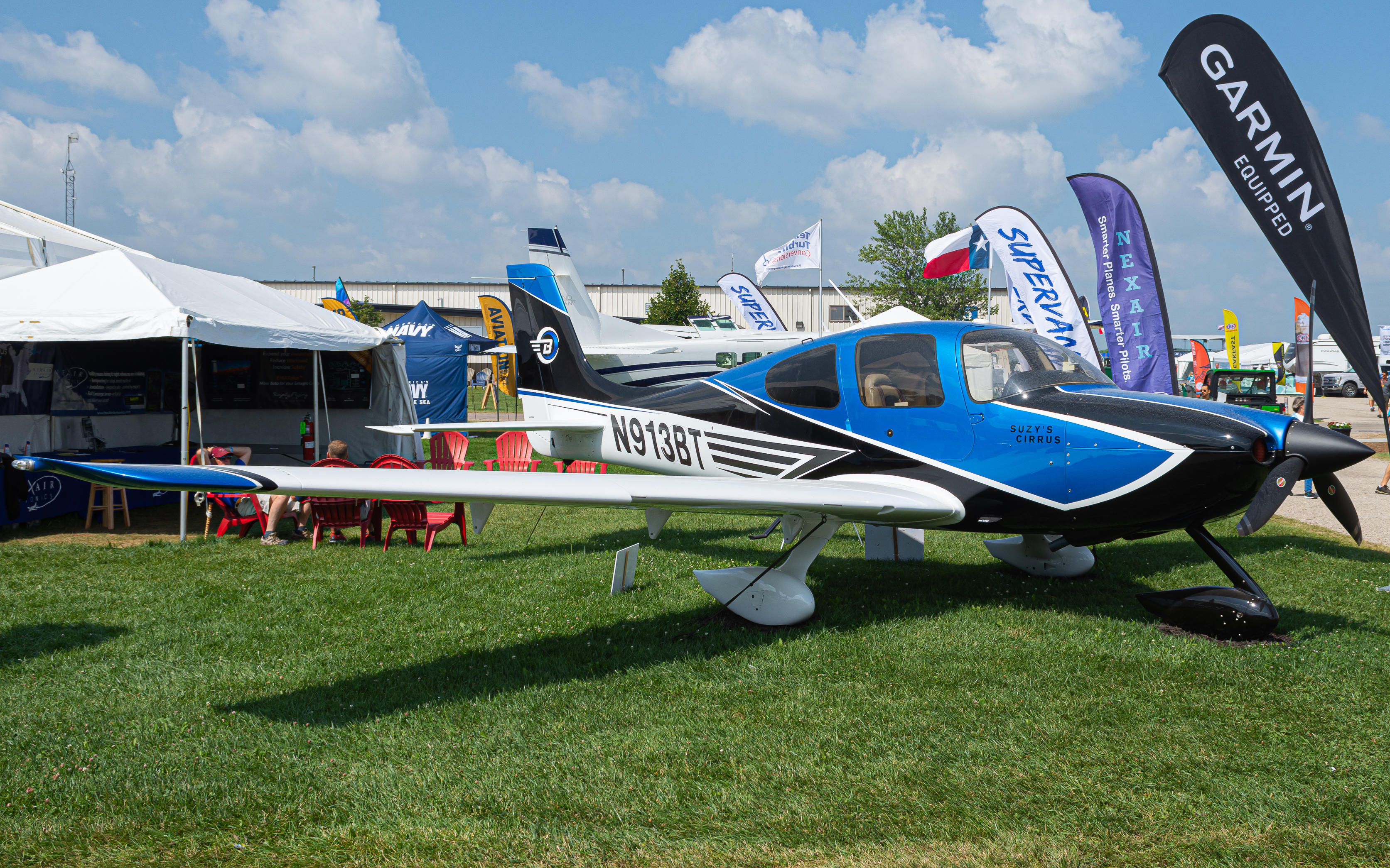 Full size: PRIVATE Cirrus SR-22 N913BT at Wittman Regional Airport