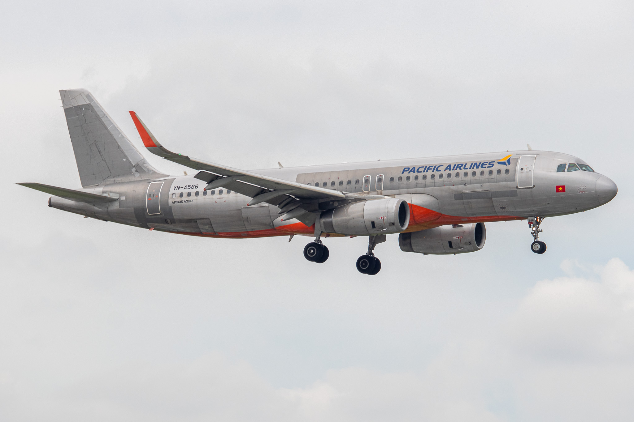 Full size: Pacific Airlines Airbus A320 VN-A566 at Tan Son Nhat International Airport