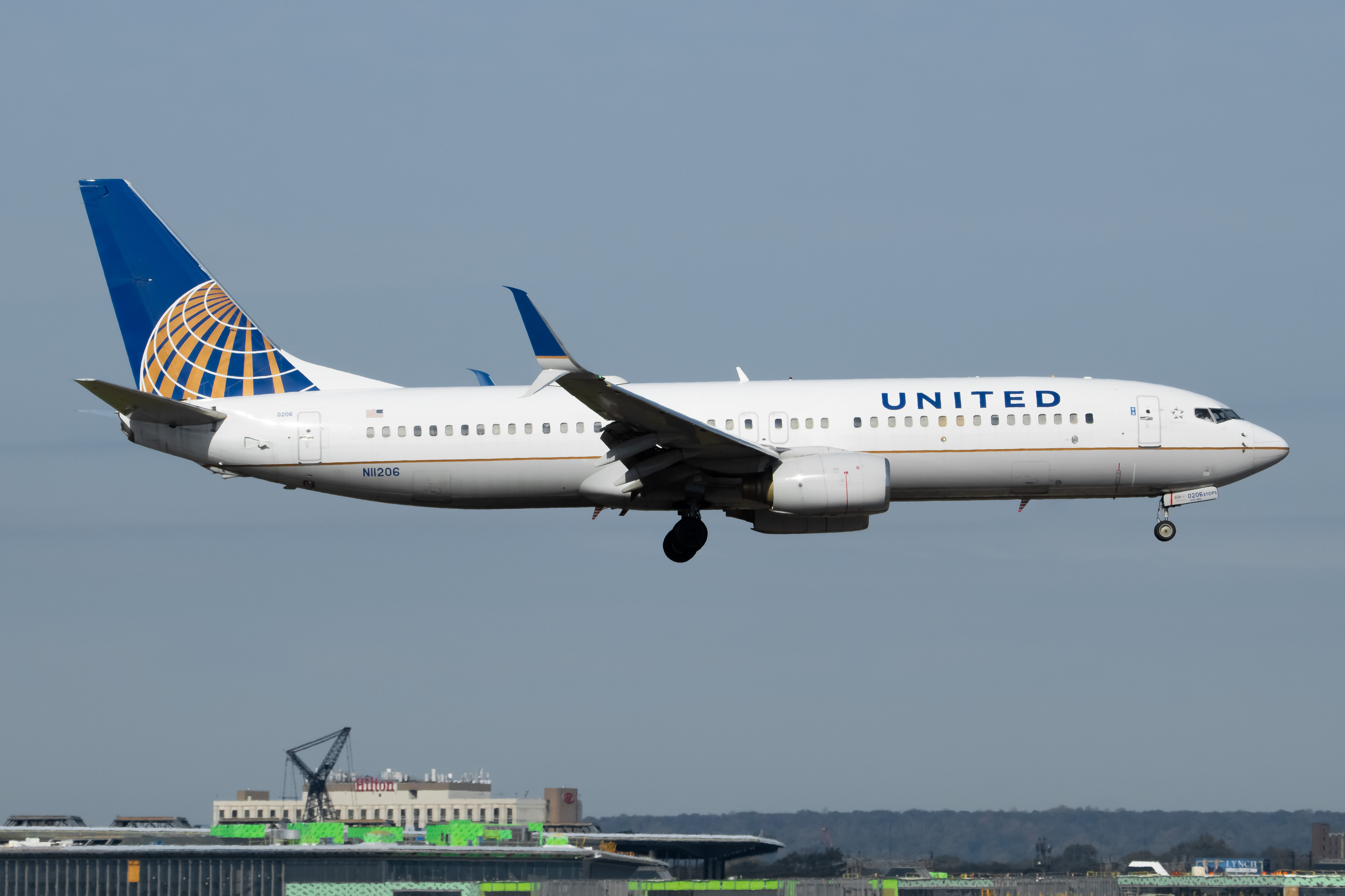 Full size: United Airlines Boeing 737-800 N11206 at Newark Liberty International Airport