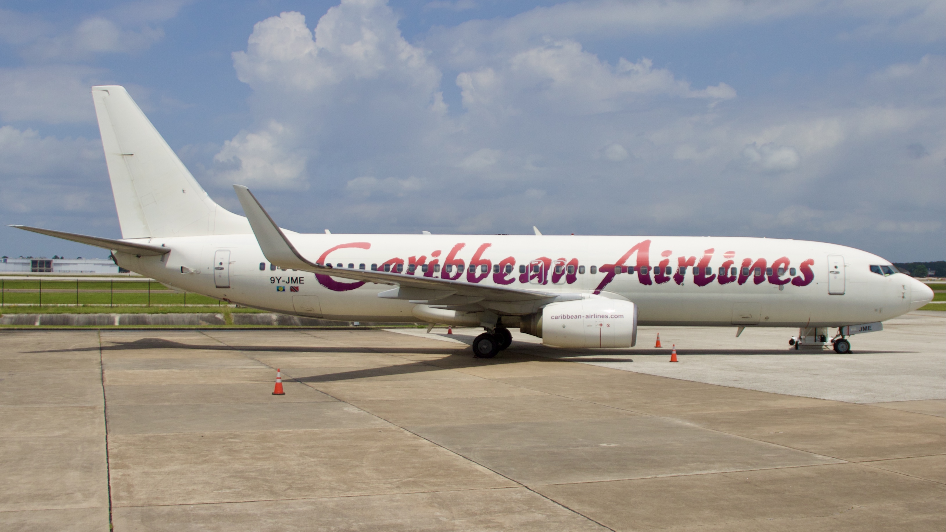 Full size: Caribbean Airlines Boeing 737-800 9Y-JME at Houston-George Bush Intercontinental Airport