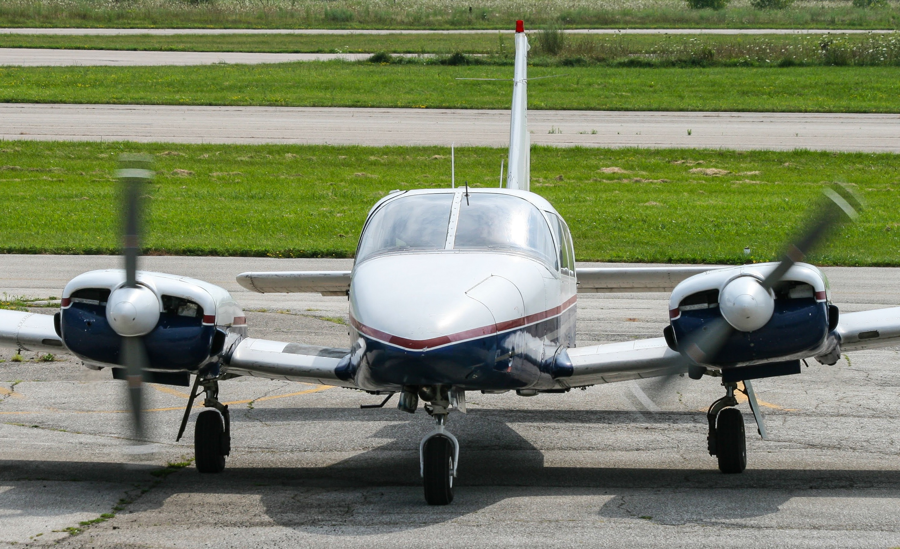Full size: Spectrum Airways Piper PA-34 C-GOSR at 