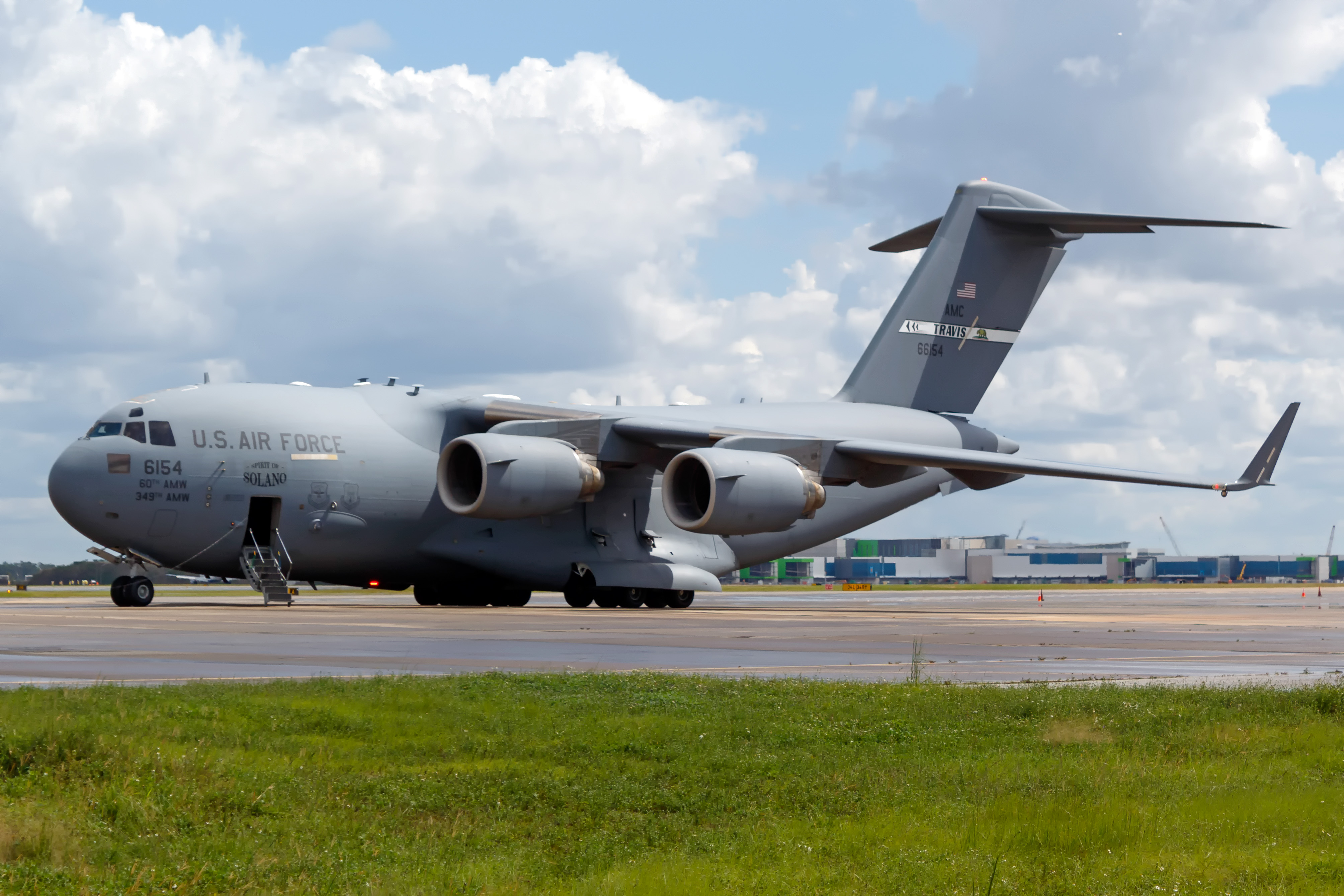 Full size: USAF - United States Air Force Boeing C-17 Globemaster III 06-6154 at Orlando International Airport