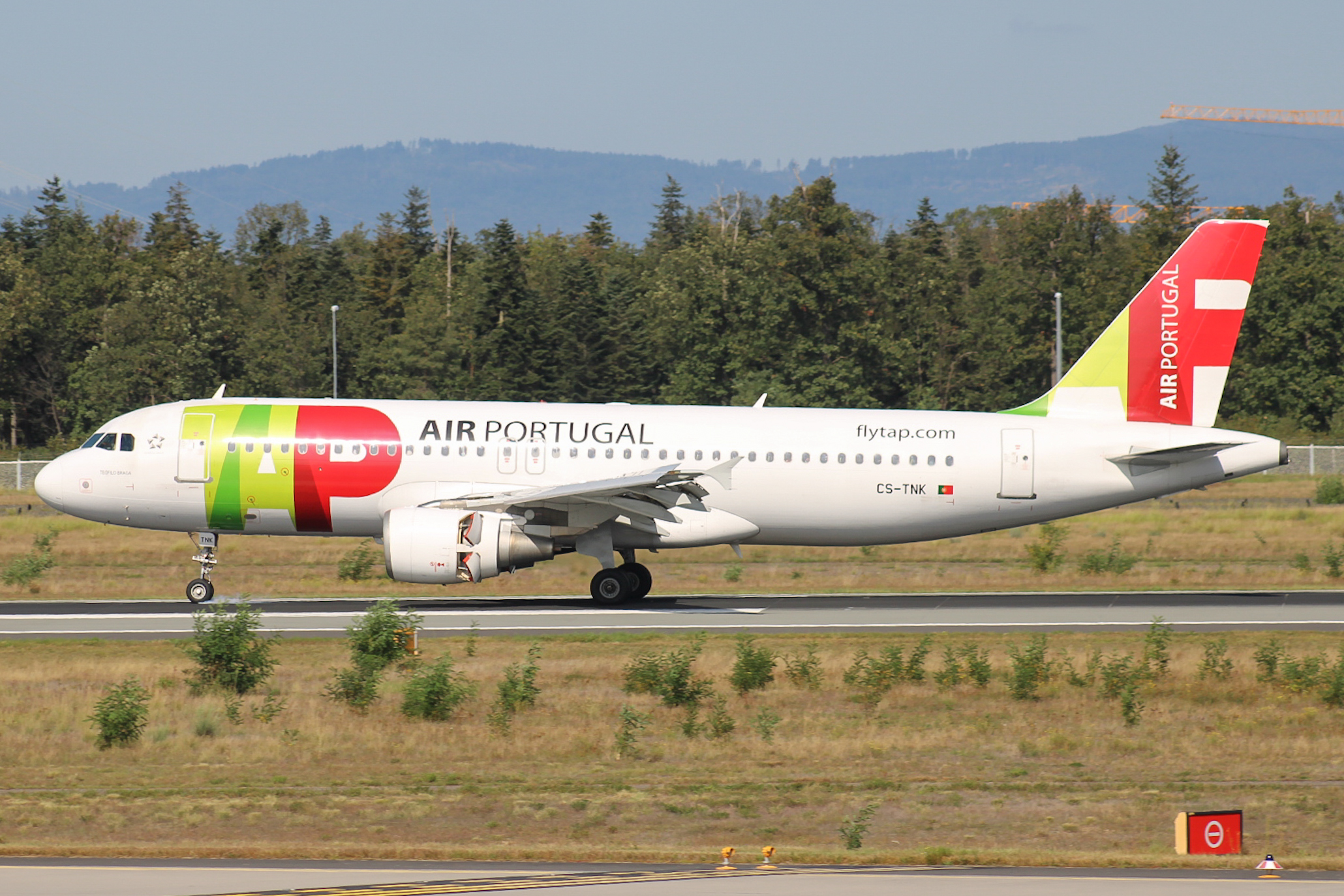 Full size: TAP Air Portugal Airbus A319 CS-TNK at Frankfurt International Airport