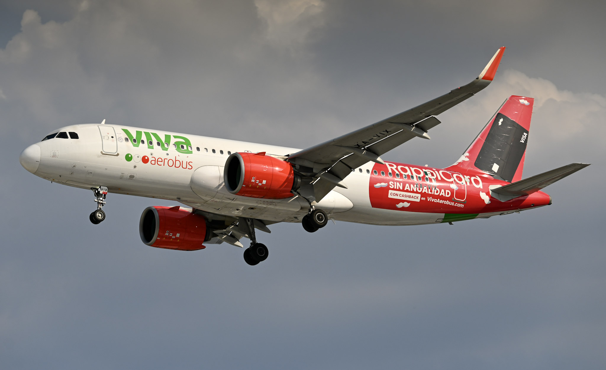 Full size: VivaAerobus Airbus A320NEO XA-VIX at Mexico City International Airport
