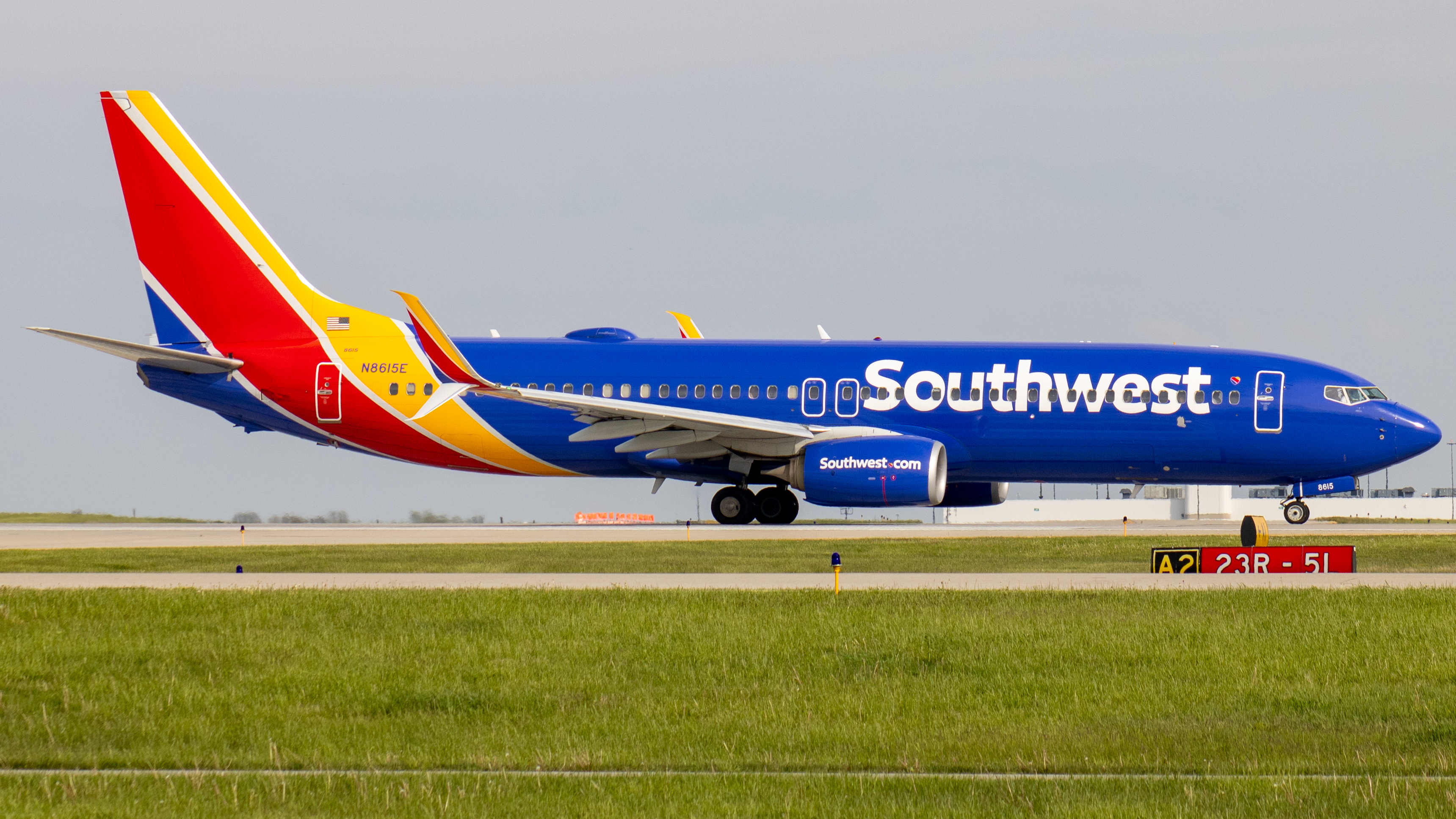 Full size: Southwest Airlines Boeing 737-800 N8615E at Indianapolis International Airport