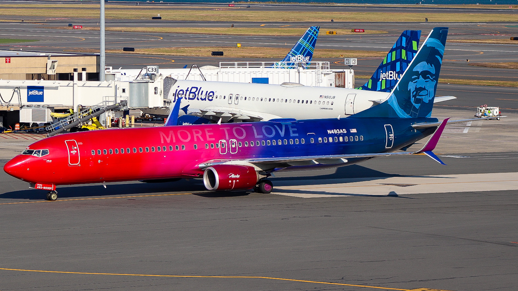 Full size: Alaska Airlines Boeing 737-900 N493AS  at General Edward Lawrence Logan International Airport
