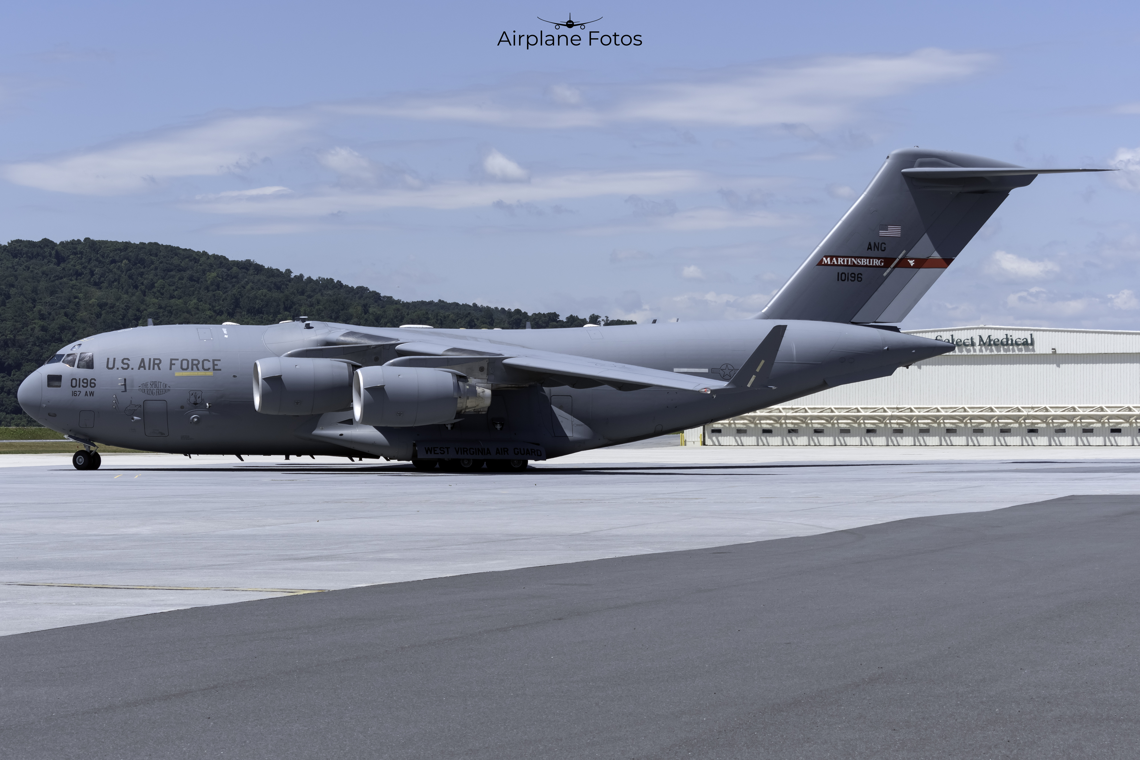 Full size: USAF - United States Air Force Boeing C-17 Globemaster III 01-0196 at Harrisburg International Airport