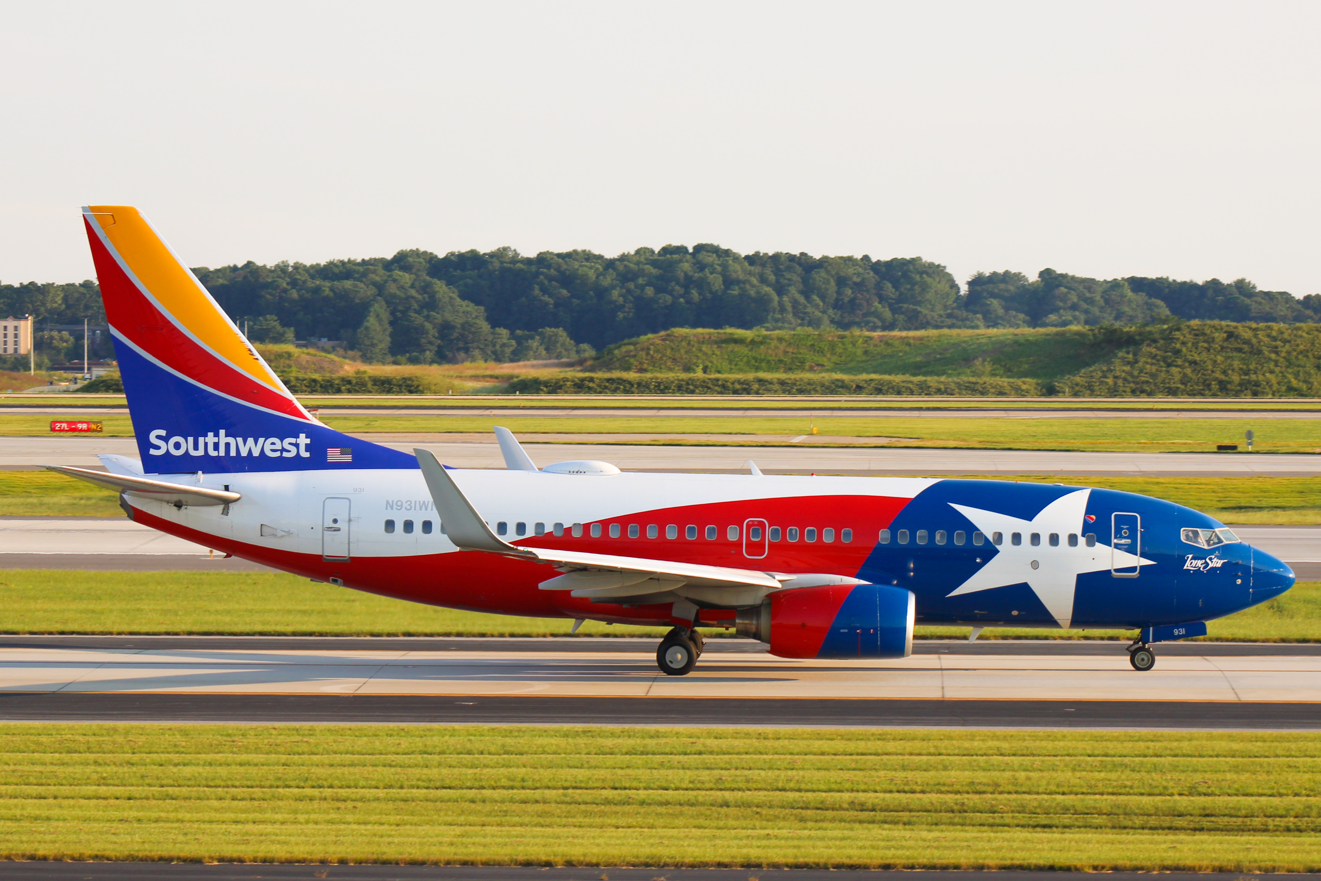 Full size: Southwest Boeing 737-700 N931WN at Hartsfield-Jackson Atlanta International Airport