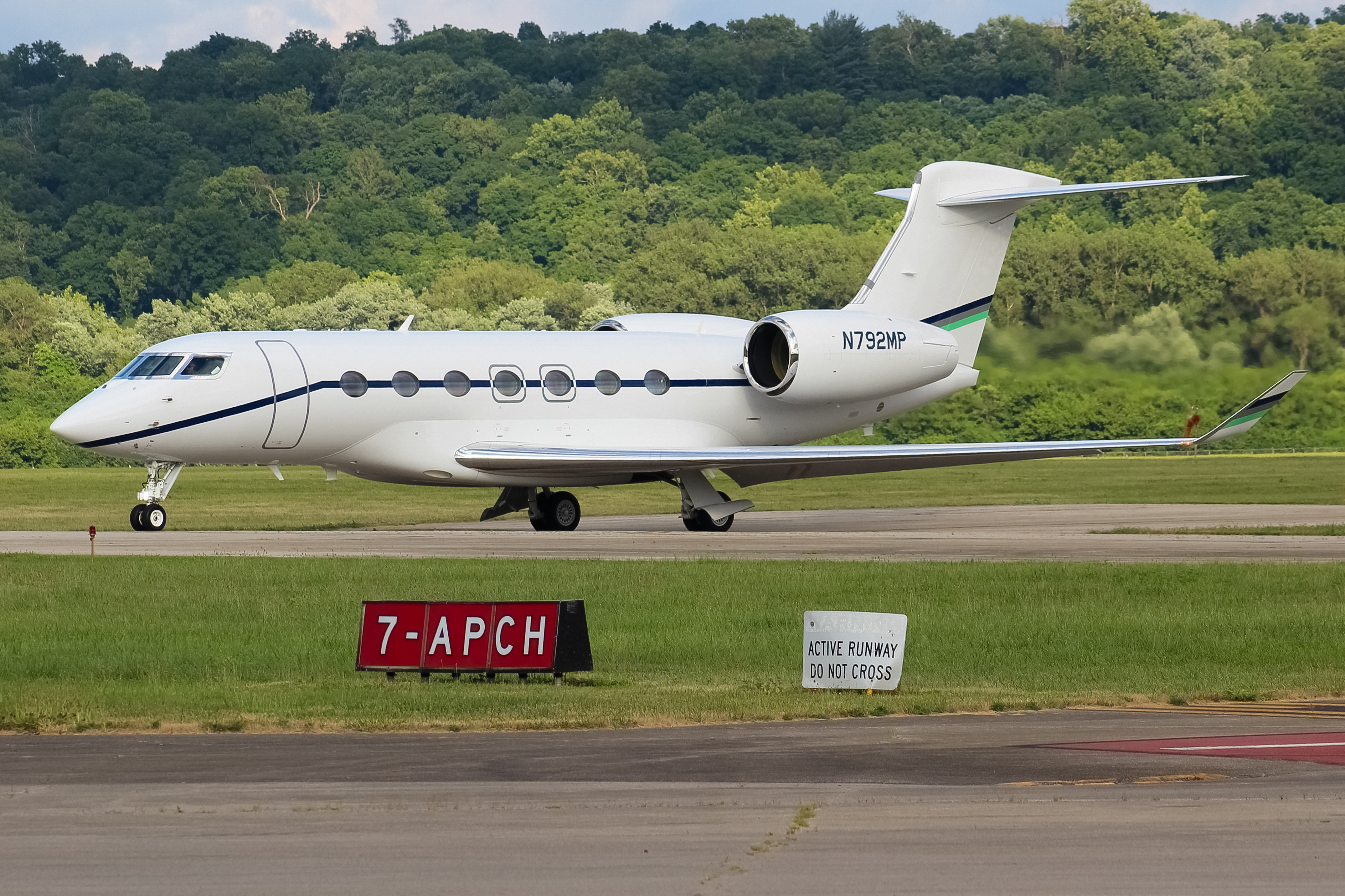 Full size: PRIVATE Gulfstream G500 N792MP at Cincinnati Municipal Airport/Lunken Field