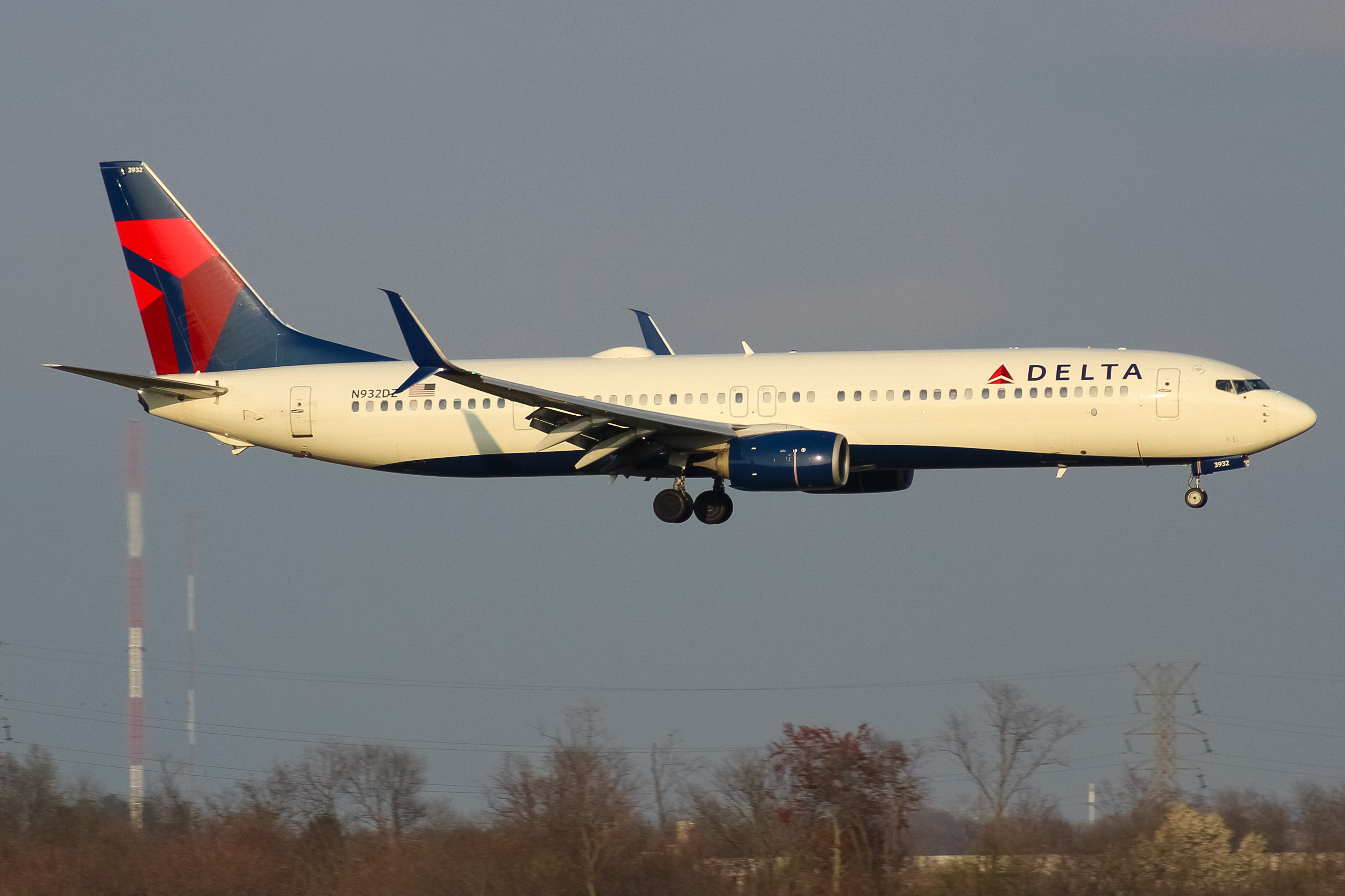 Full size: Delta Airlines Boeing 737-900 N932DZ at Cincinnati/Northern Kentucky International Airport