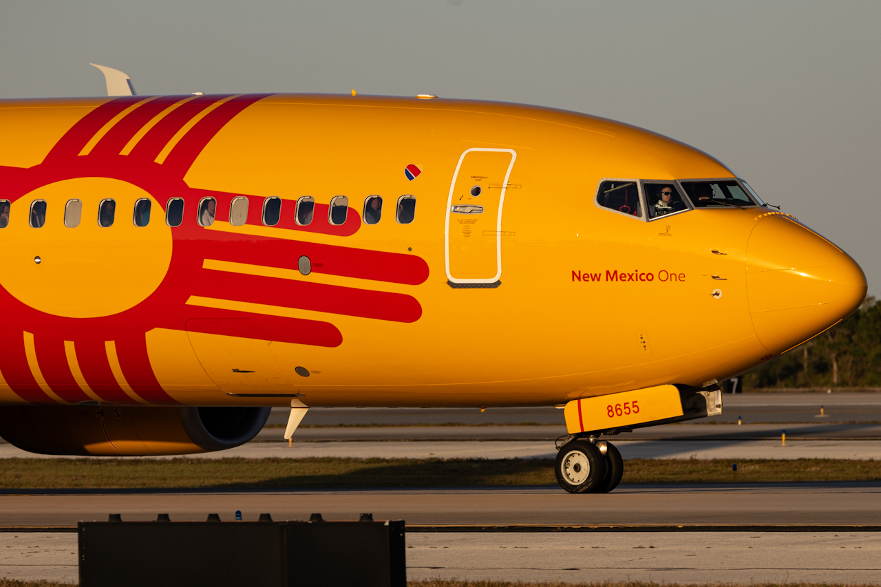 Full size: Southwest Airlines Boring 737-800 N8655D at Orlando International Airport