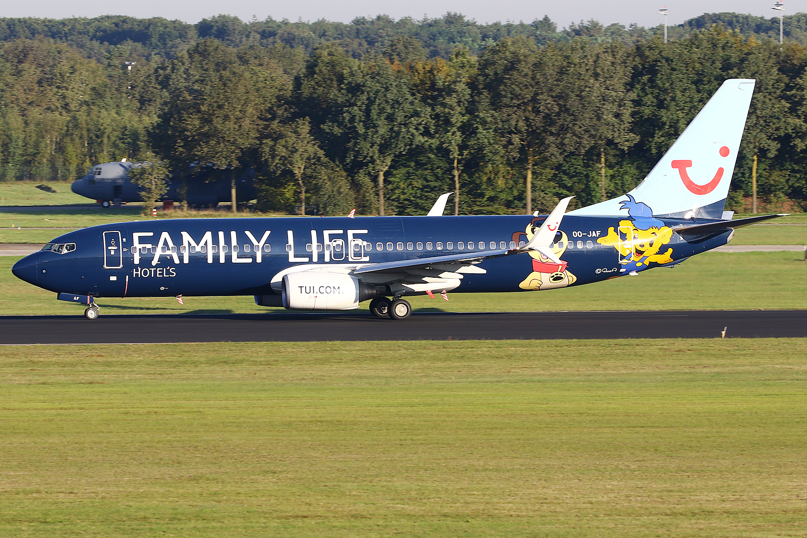 Full size: TUI Fly Boeing 737-800 OO-JAF at Eindhoven Airport