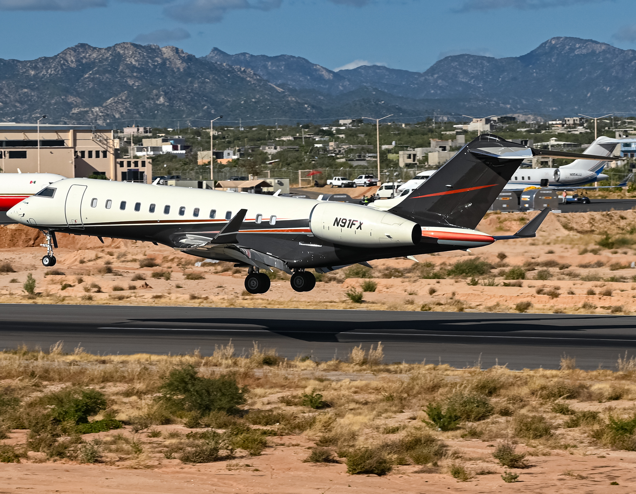 Full size: FlexJet Bombardier Global Express N91FX at Aeropuerto de Cabo San Lucas Internacional