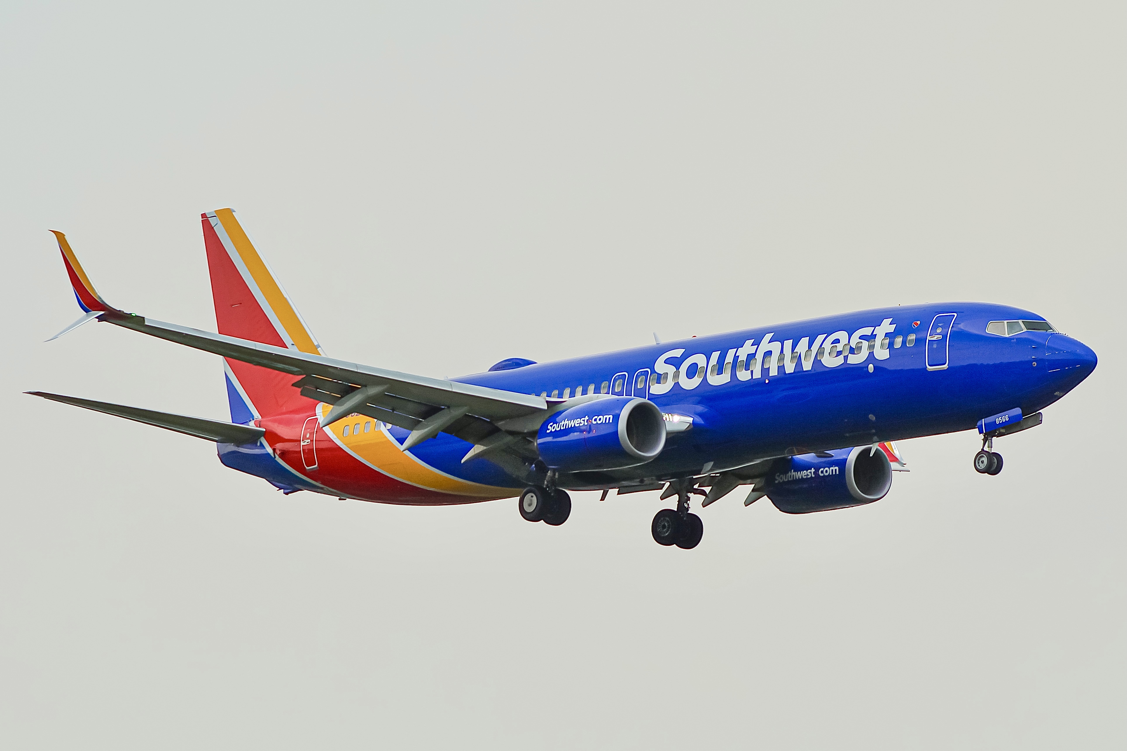 Full size: Southwest Airlines Boeing 737-800 N8566Z at General Mitchell International Airport