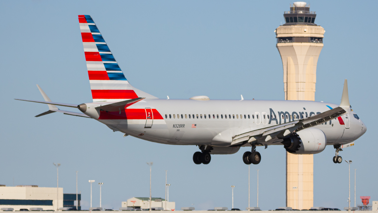 Full size: American Airlines Boeing 737 MAX 8 N328RR at Miami International Airport